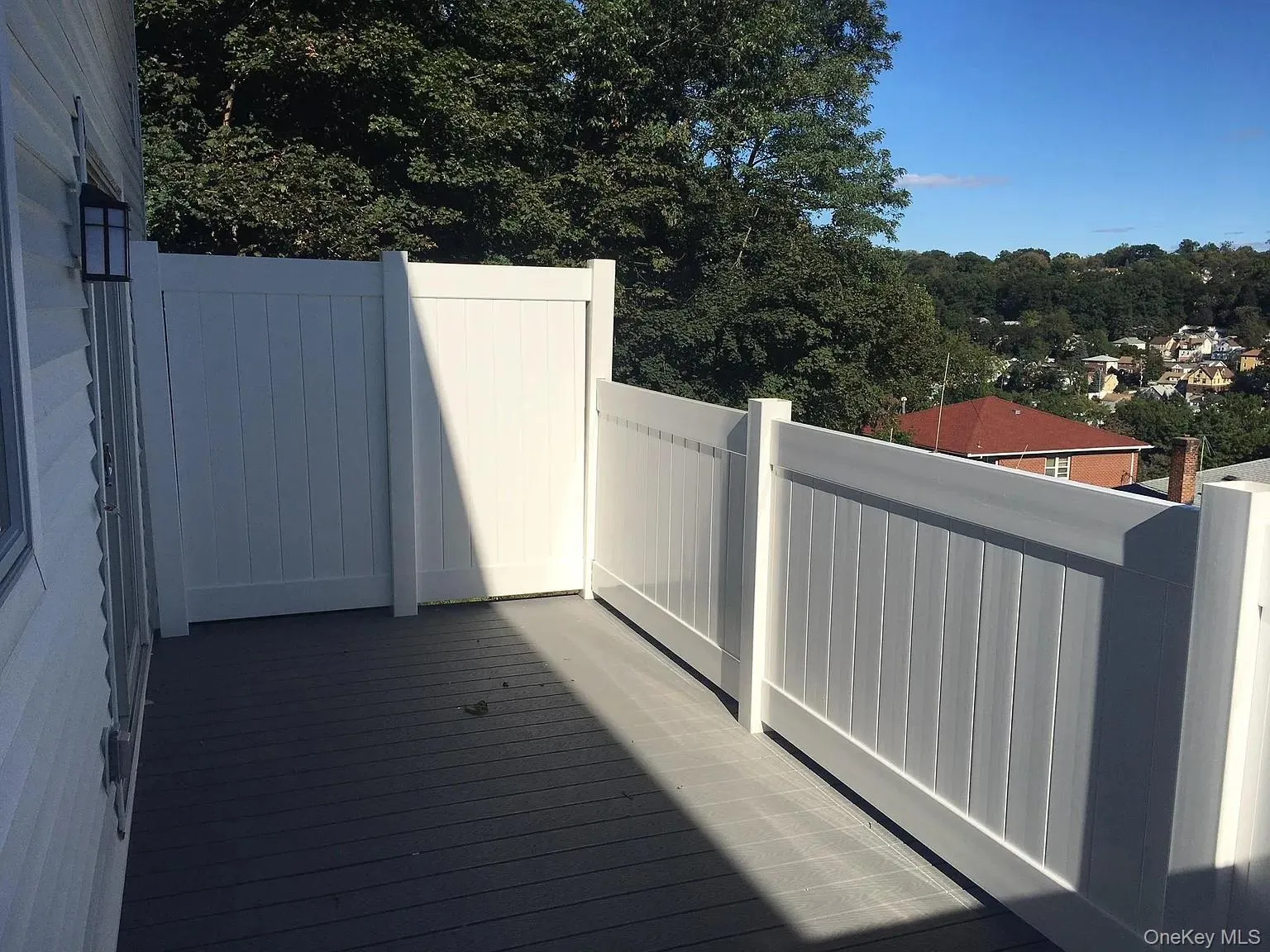 Deck with beautiful views of the city Deck with beautiful views of the city