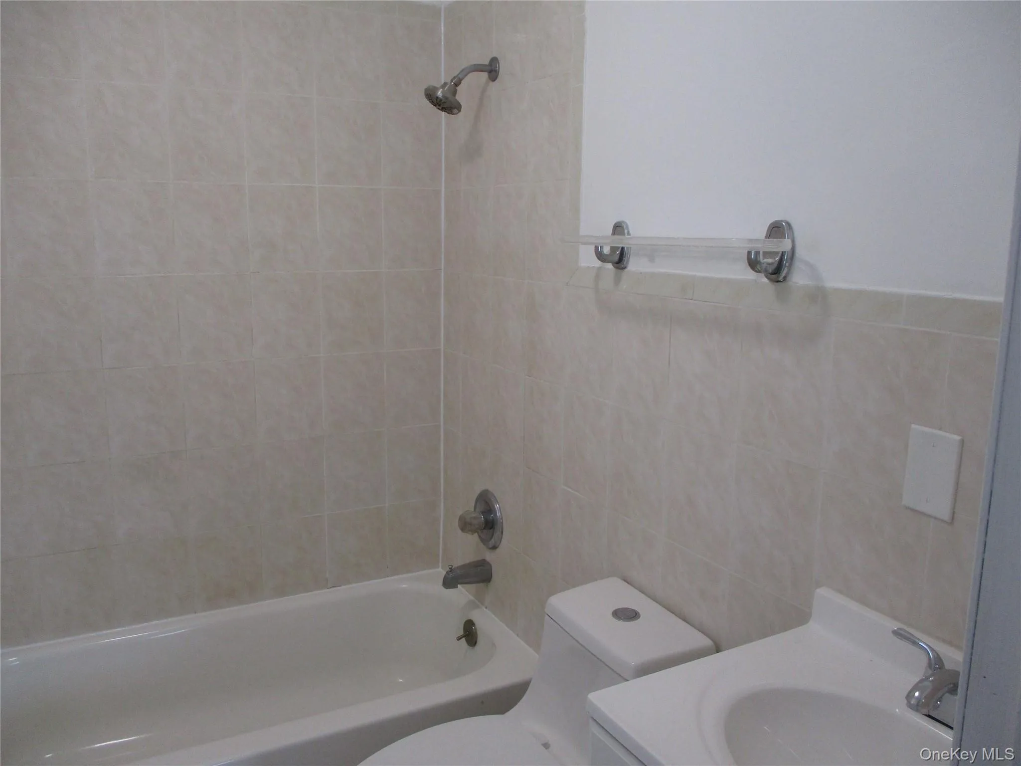 94 Roger Avenue, Hempstead, NY, 4 Bedrooms Bedrooms, 7 Rooms Rooms,3 BathroomsBathrooms,Residential Lease,For Rent,Roger,0,969402 94 Roger Avenue, Hempstead, NY, 4 Bedrooms Bedrooms, 7 Rooms Rooms,3 BathroomsBathrooms,Residential Lease,For Rent,Roger,0,969402