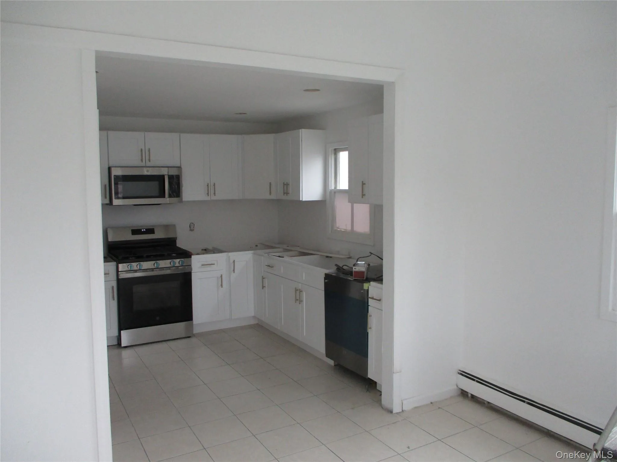 94 Roger Avenue, Hempstead, NY, 4 Bedrooms Bedrooms, 7 Rooms Rooms,3 BathroomsBathrooms,Residential Lease,For Rent,Roger,0,969402 94 Roger Avenue, Hempstead, NY, 4 Bedrooms Bedrooms, 7 Rooms Rooms,3 BathroomsBathrooms,Residential Lease,For Rent,Roger,0,969402