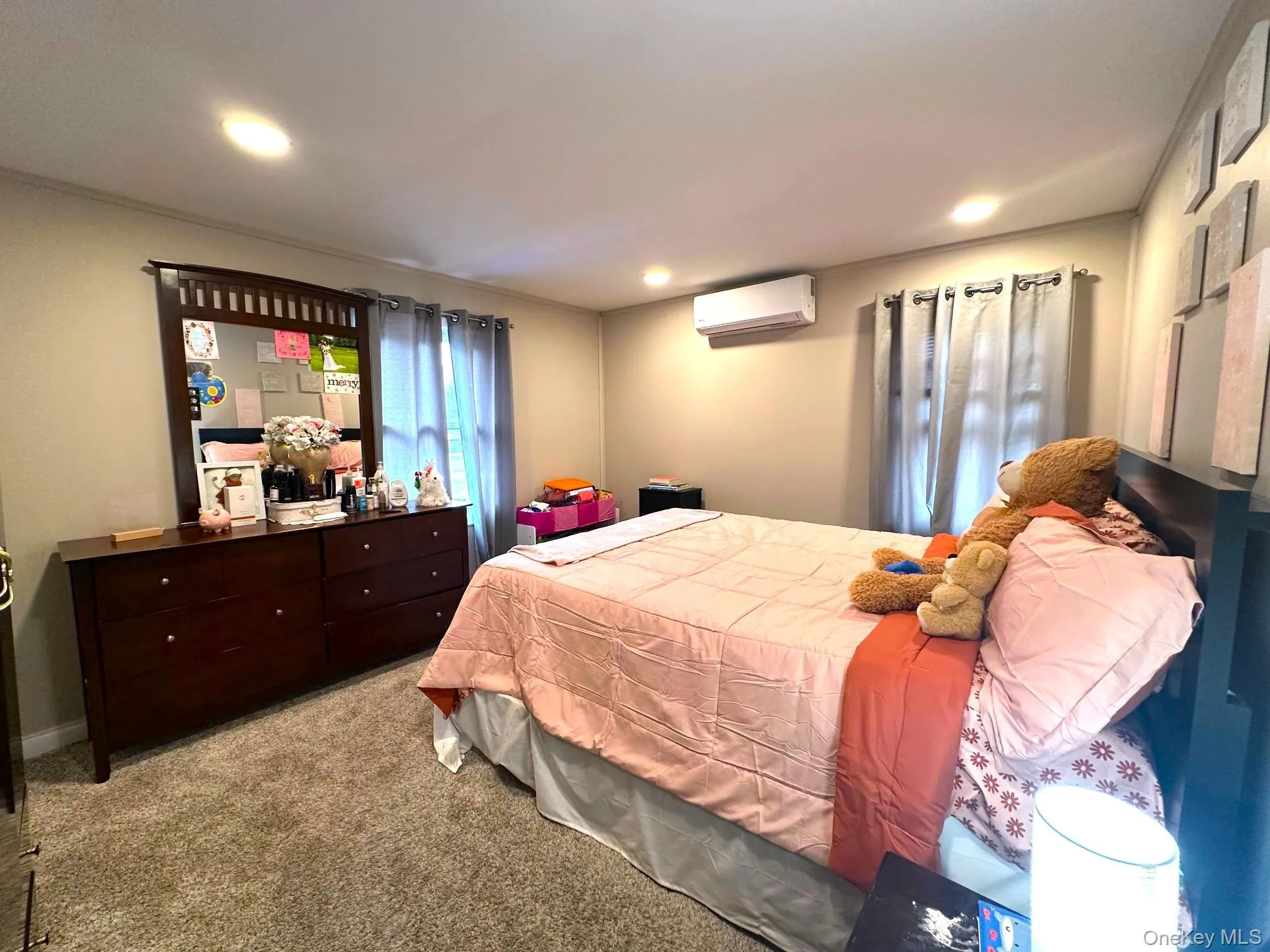 Warm and inviting bedroom Warm and inviting bedroom
