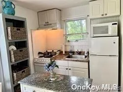 16A Bishop Avenue, Southampton, NY, 1 Bedroom Bedrooms, 3 Rooms Rooms,1 BathroomBathrooms,Residential Lease,For Rent,Bishop,0,969456 16A Bishop Avenue, Southampton, NY, 1 Bedroom Bedrooms, 3 Rooms Rooms,1 BathroomBathrooms,Residential Lease,For Rent,Bishop,0,969456