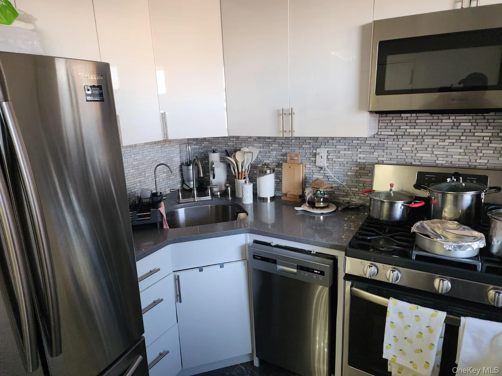 61-55 98th Street, New York, NY, 1 Bedroom Bedrooms, 4 Rooms Rooms,1 BathroomBathrooms,Residential Lease,For Rent,98th,0,969486 61-55 98th Street, New York, NY, 1 Bedroom Bedrooms, 4 Rooms Rooms,1 BathroomBathrooms,Residential Lease,For Rent,98th,0,969486