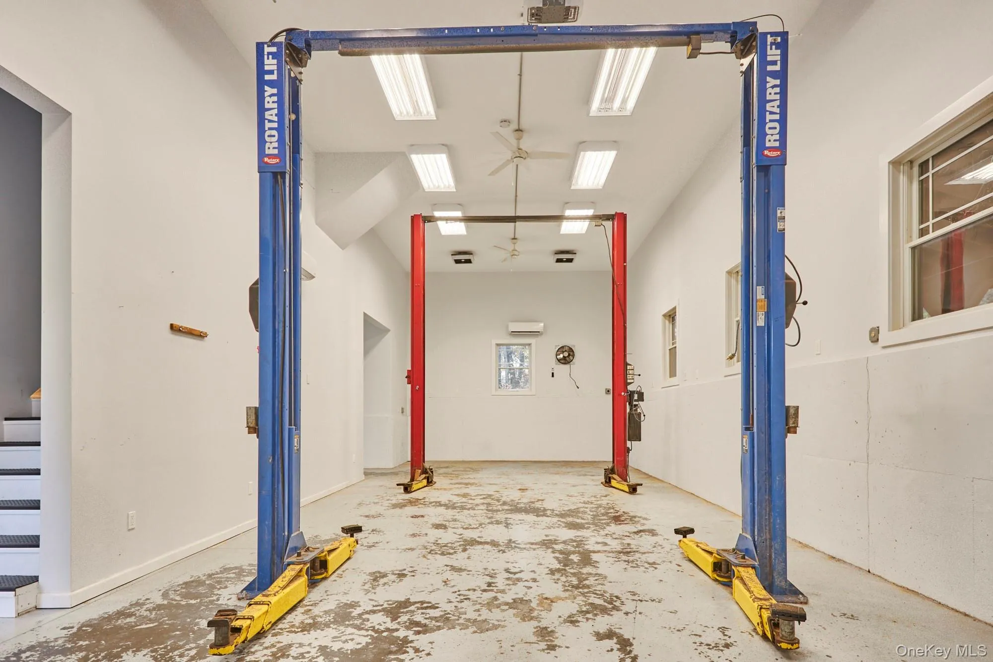Garage Bay: 46'6" x 17' with 14'8" Ceiling and 2 Lifts Garage Bay: 46'6" x 17' with 14'8" Ceiling and 2 Lifts