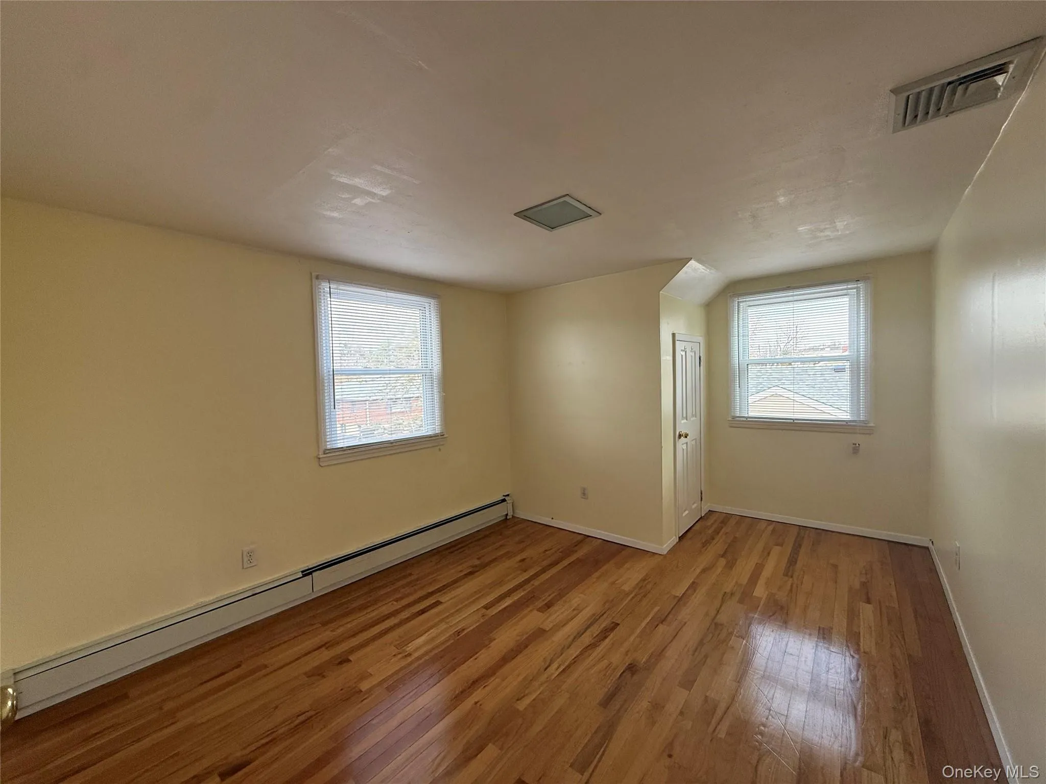 10 23rd Street, Huntington, NY, 2 Bedrooms Bedrooms, 4 Rooms Rooms,1 BathroomBathrooms,Residential Lease,For Rent,23rd,0,969517 10 23rd Street, Huntington, NY, 2 Bedrooms Bedrooms, 4 Rooms Rooms,1 BathroomBathrooms,Residential Lease,For Rent,23rd,0,969517