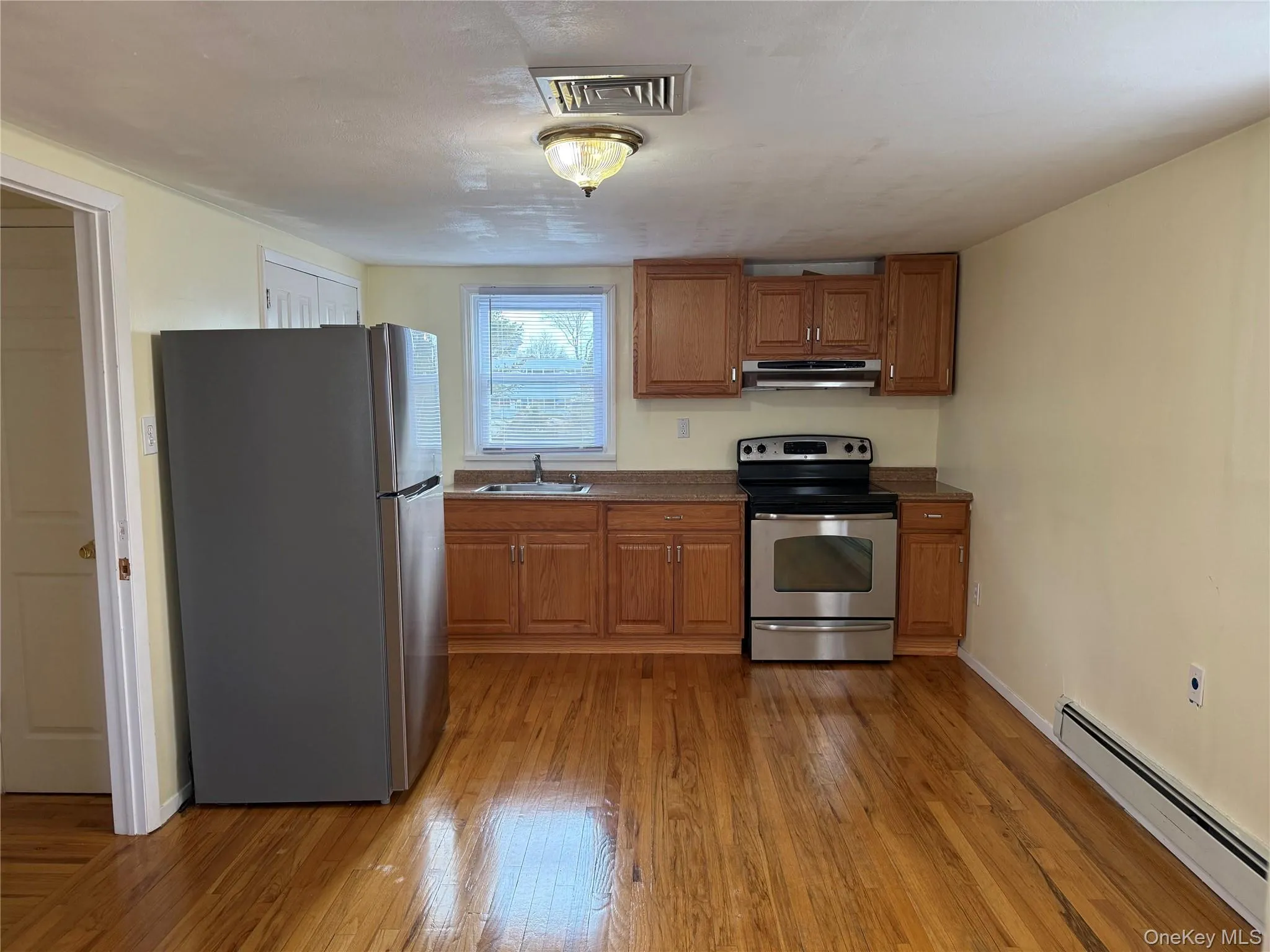10 23rd Street, Huntington, NY, 2 Bedrooms Bedrooms, 4 Rooms Rooms,1 BathroomBathrooms,Residential Lease,For Rent,23rd,0,969517 10 23rd Street, Huntington, NY, 2 Bedrooms Bedrooms, 4 Rooms Rooms,1 BathroomBathrooms,Residential Lease,For Rent,23rd,0,969517