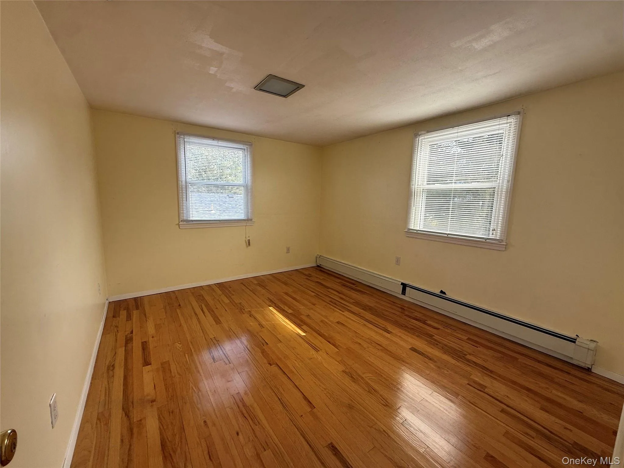 10 23rd Street, Huntington, NY, 2 Bedrooms Bedrooms, 4 Rooms Rooms,1 BathroomBathrooms,Residential Lease,For Rent,23rd,0,969517 10 23rd Street, Huntington, NY, 2 Bedrooms Bedrooms, 4 Rooms Rooms,1 BathroomBathrooms,Residential Lease,For Rent,23rd,0,969517