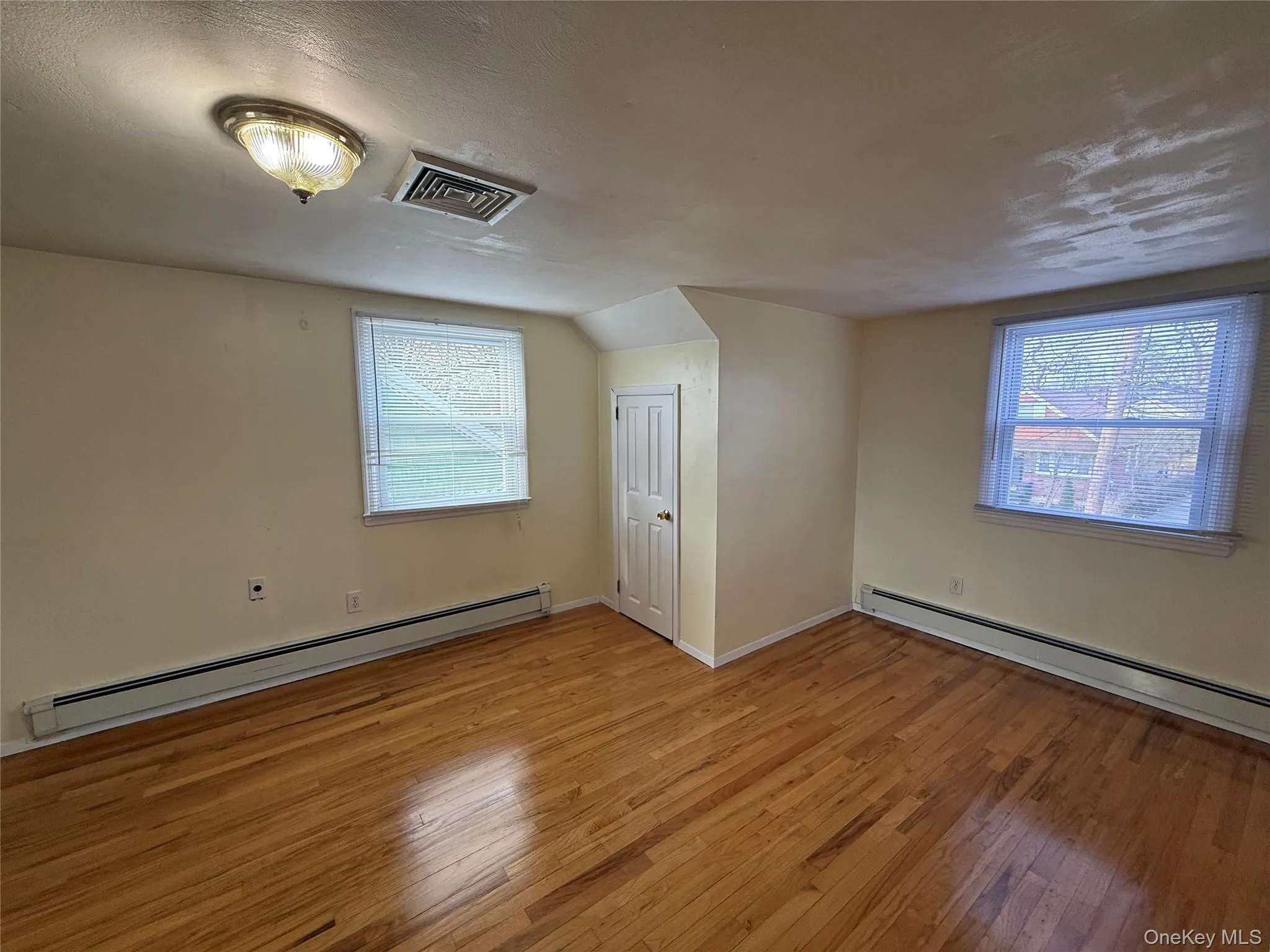 10 23rd Street, Huntington, NY, 2 Bedrooms Bedrooms, 4 Rooms Rooms,1 BathroomBathrooms,Residential Lease,For Rent,23rd,0,969517 10 23rd Street, Huntington, NY, 2 Bedrooms Bedrooms, 4 Rooms Rooms,1 BathroomBathrooms,Residential Lease,For Rent,23rd,0,969517