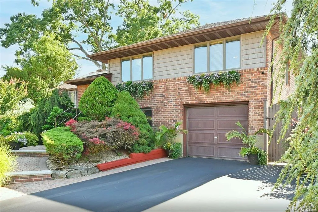 1603 Anita Lane, Hempstead, NY, 4 Bedrooms Bedrooms, 9 Rooms Rooms,2 BathroomsBathrooms,Residential,For Rent,Anita,0,969534 1603 Anita Lane, Hempstead, NY, 4 Bedrooms Bedrooms, 9 Rooms Rooms,2 BathroomsBathrooms,Residential,For Rent,Anita,0,969534