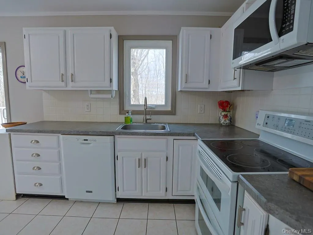 26 Sunrise Heights, Goshen, NY, 2 Bedrooms Bedrooms, 4 Rooms Rooms,1 BathroomBathrooms,Residential,For Rent,Sunrise,0,969565 26 Sunrise Heights, Goshen, NY, 2 Bedrooms Bedrooms, 4 Rooms Rooms,1 BathroomBathrooms,Residential,For Rent,Sunrise,0,969565