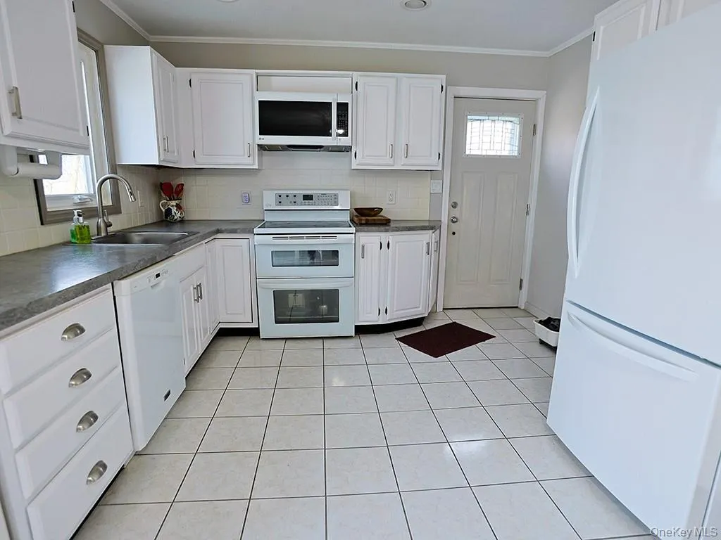 26 Sunrise Heights, Goshen, NY, 2 Bedrooms Bedrooms, 4 Rooms Rooms,1 BathroomBathrooms,Residential,For Rent,Sunrise,0,969565 26 Sunrise Heights, Goshen, NY, 2 Bedrooms Bedrooms, 4 Rooms Rooms,1 BathroomBathrooms,Residential,For Rent,Sunrise,0,969565