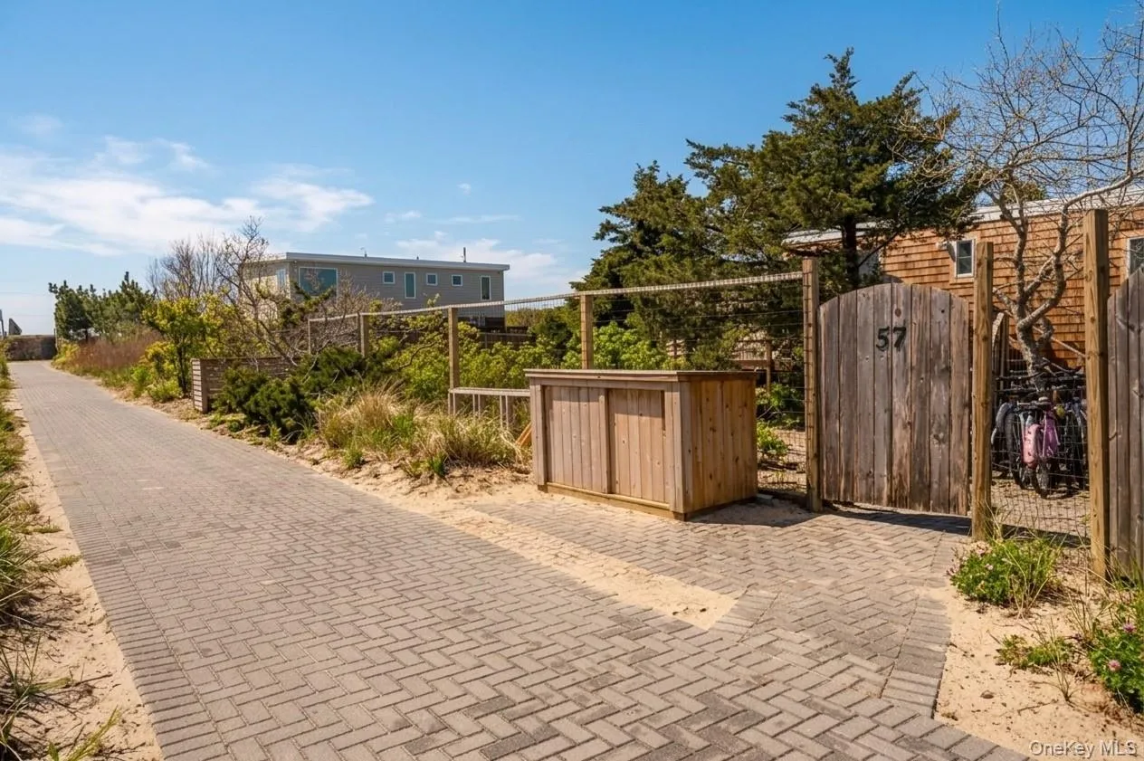 57 Juniper Avenue, Islip, NY, 3 Bedrooms Bedrooms, 5 Rooms Rooms,2 BathroomsBathrooms,Residential Lease,For Rent,Juniper,0,969569 57 Juniper Avenue, Islip, NY, 3 Bedrooms Bedrooms, 5 Rooms Rooms,2 BathroomsBathrooms,Residential Lease,For Rent,Juniper,0,969569