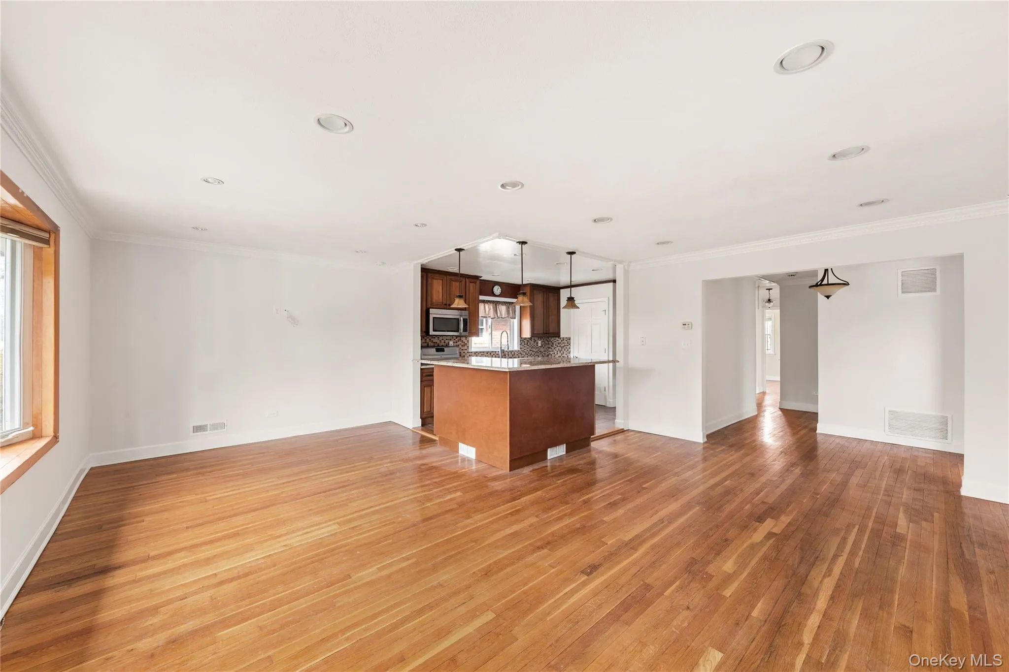 2615 Clearview Expressway, New York, NY, 3 Bedrooms Bedrooms, 8 Rooms Rooms,2 BathroomsBathrooms,Residential,For Rent,Clearview,0,969599 2615 Clearview Expressway, New York, NY, 3 Bedrooms Bedrooms, 8 Rooms Rooms,2 BathroomsBathrooms,Residential,For Rent,Clearview,0,969599