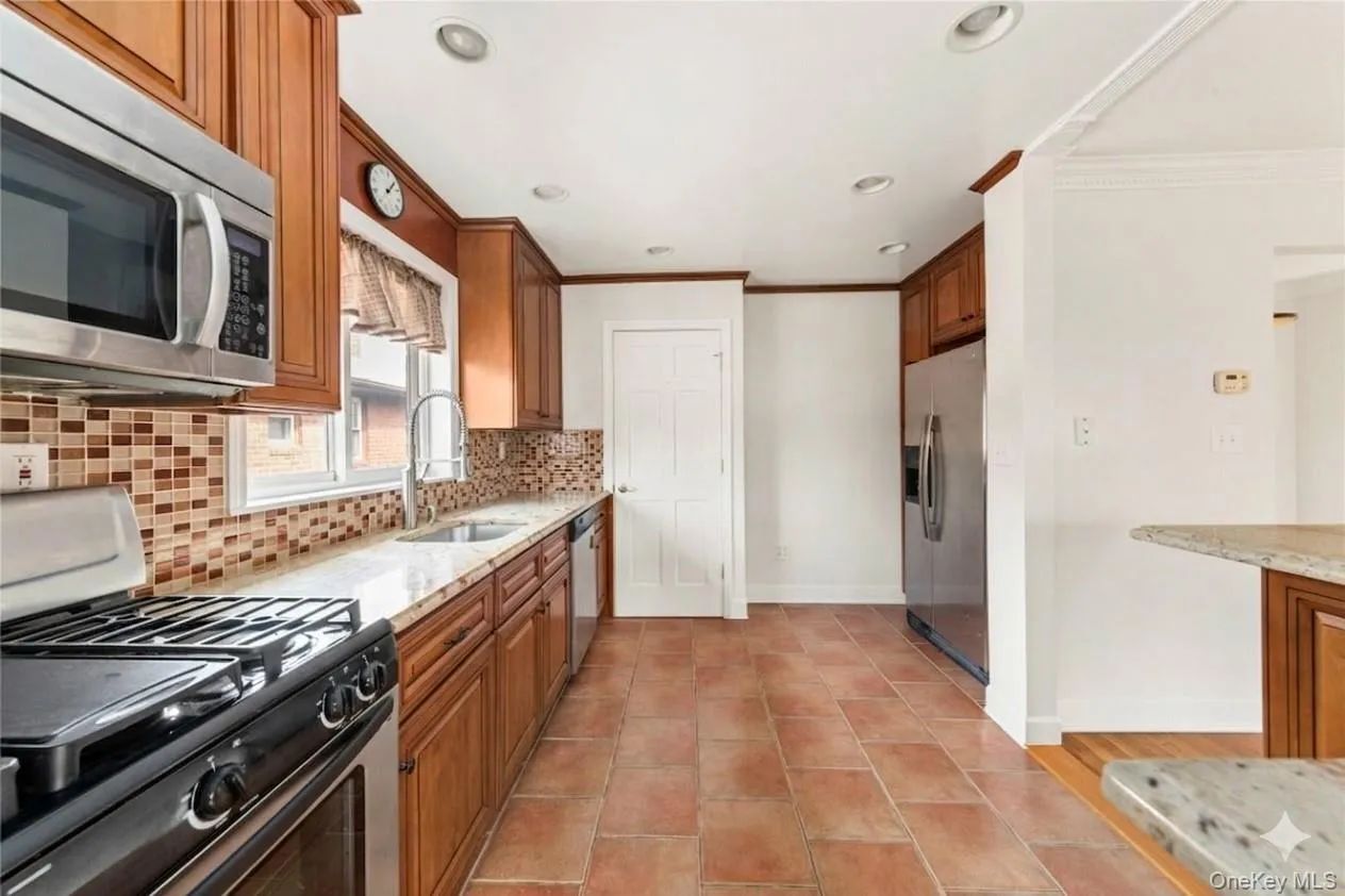 2615 Clearview Expressway, New York, NY, 3 Bedrooms Bedrooms, 8 Rooms Rooms,2 BathroomsBathrooms,Residential,For Rent,Clearview,0,969599 2615 Clearview Expressway, New York, NY, 3 Bedrooms Bedrooms, 8 Rooms Rooms,2 BathroomsBathrooms,Residential,For Rent,Clearview,0,969599