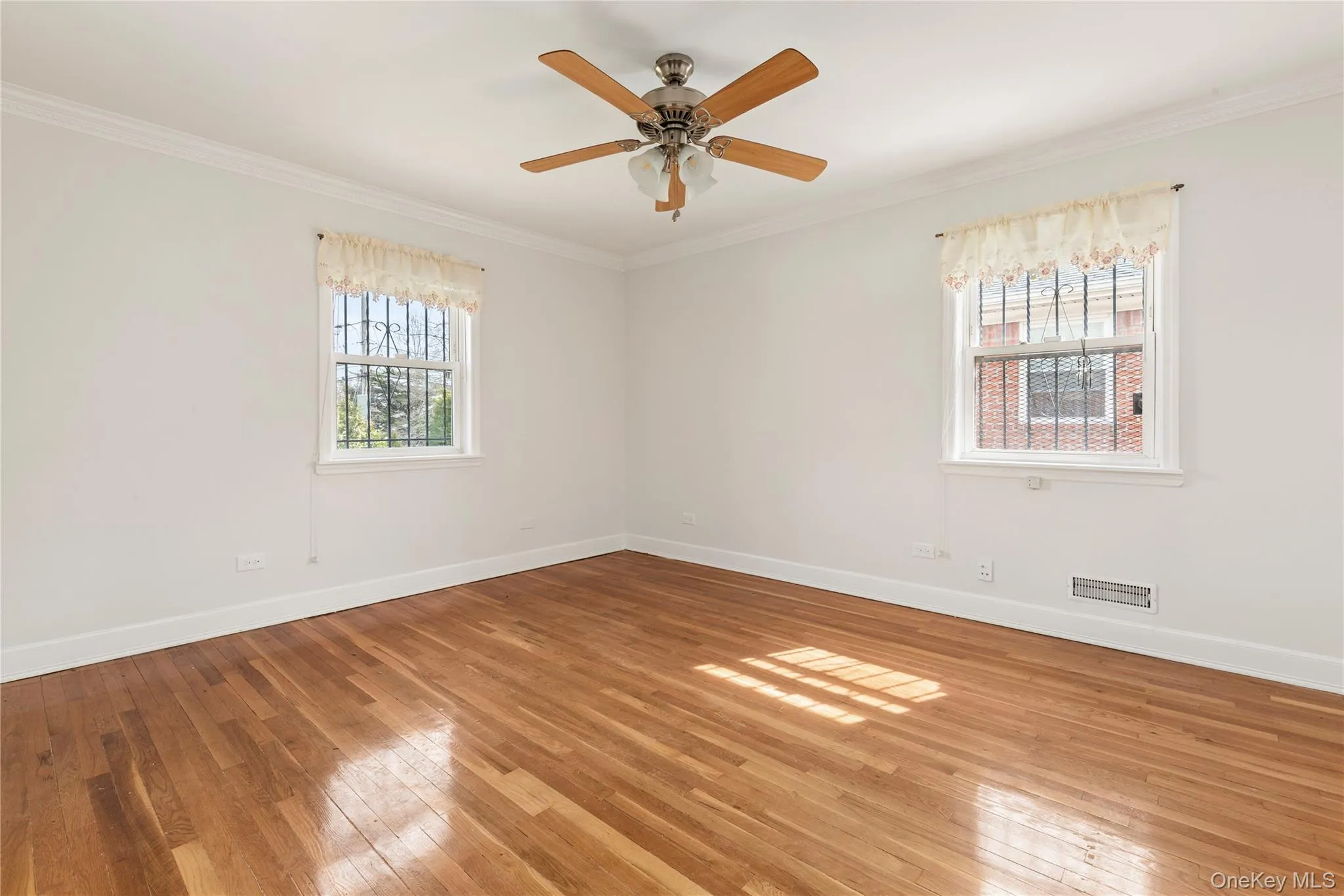2615 Clearview Expressway, New York, NY, 3 Bedrooms Bedrooms, 8 Rooms Rooms,2 BathroomsBathrooms,Residential,For Rent,Clearview,0,969599 2615 Clearview Expressway, New York, NY, 3 Bedrooms Bedrooms, 8 Rooms Rooms,2 BathroomsBathrooms,Residential,For Rent,Clearview,0,969599