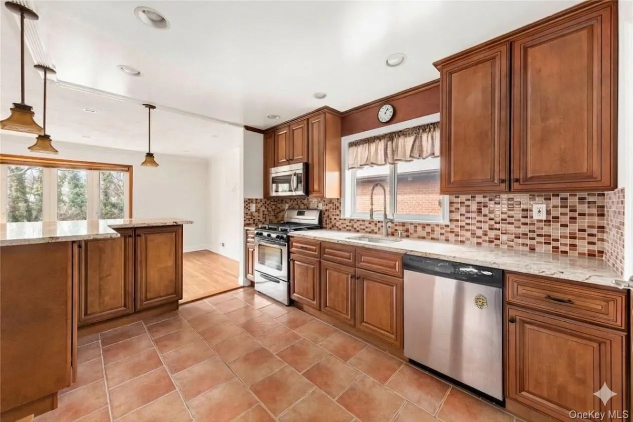 2615 Clearview Expressway, New York, NY, 3 Bedrooms Bedrooms, 8 Rooms Rooms,2 BathroomsBathrooms,Residential,For Rent,Clearview,0,969599 2615 Clearview Expressway, New York, NY, 3 Bedrooms Bedrooms, 8 Rooms Rooms,2 BathroomsBathrooms,Residential,For Rent,Clearview,0,969599