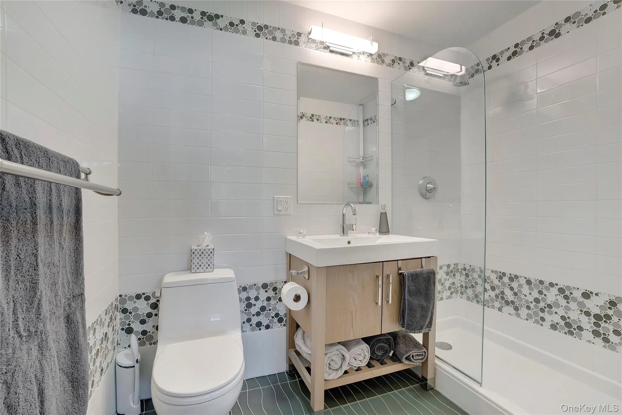 91-16 Shore Front Parkway, New York, NY, 2 Bedrooms Bedrooms, 4 Rooms Rooms,2 BathroomsBathrooms,Residential,For Rent,Shore Front,0,969608 91-16 Shore Front Parkway, New York, NY, 2 Bedrooms Bedrooms, 4 Rooms Rooms,2 BathroomsBathrooms,Residential,For Rent,Shore Front,0,969608