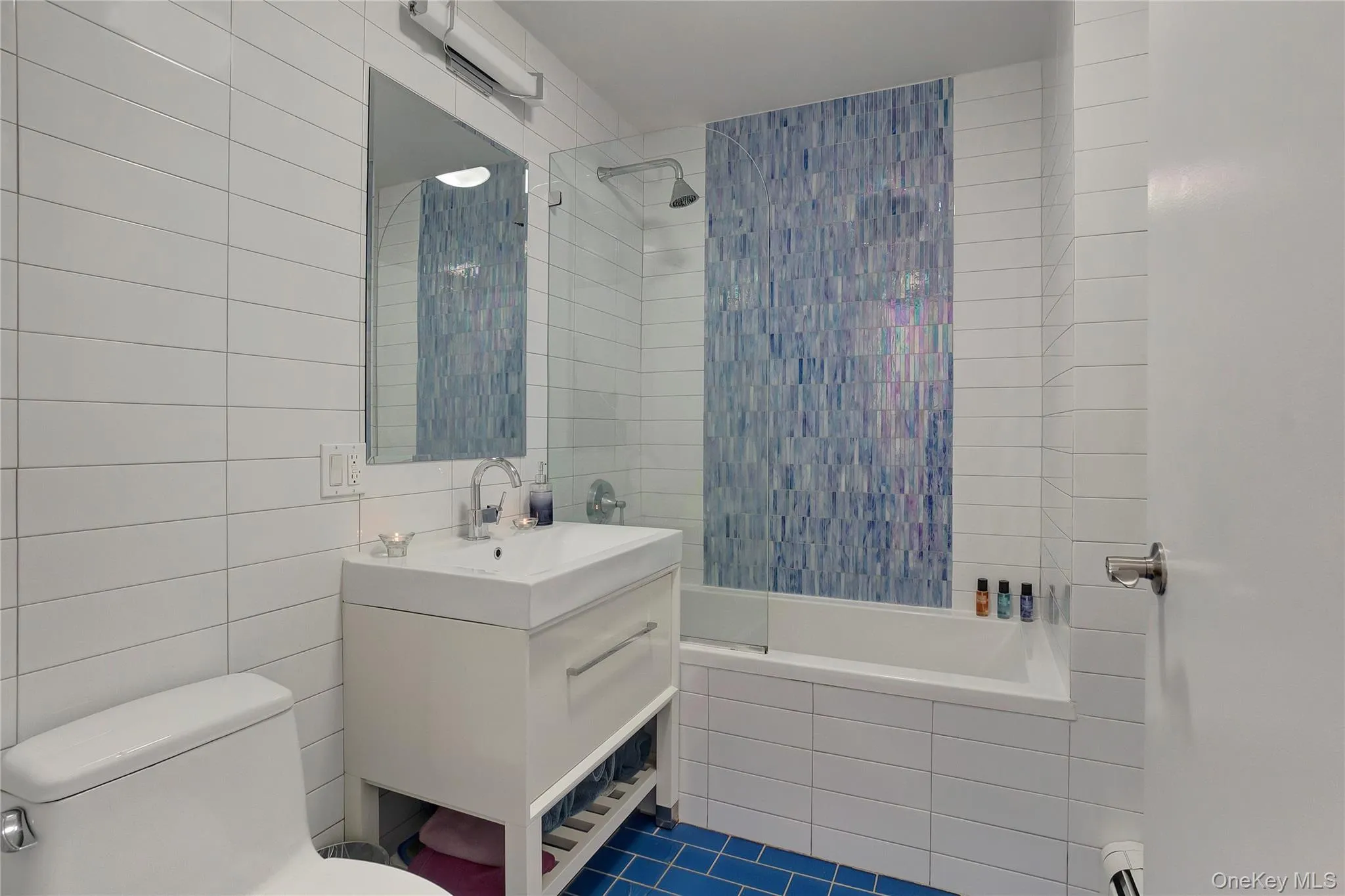 91-16 Shore Front Parkway, New York, NY, 2 Bedrooms Bedrooms, 4 Rooms Rooms,2 BathroomsBathrooms,Residential,For Rent,Shore Front,0,969608 91-16 Shore Front Parkway, New York, NY, 2 Bedrooms Bedrooms, 4 Rooms Rooms,2 BathroomsBathrooms,Residential,For Rent,Shore Front,0,969608