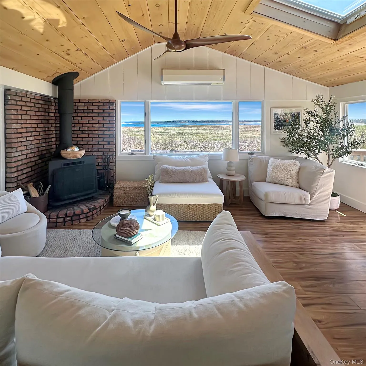 57 Nash Avenue, Southampton, NY, 2 Bedrooms Bedrooms, 5 Rooms Rooms,1 BathroomBathrooms,Residential Lease,For Rent,Nash,0,969644 57 Nash Avenue, Southampton, NY, 2 Bedrooms Bedrooms, 5 Rooms Rooms,1 BathroomBathrooms,Residential Lease,For Rent,Nash,0,969644