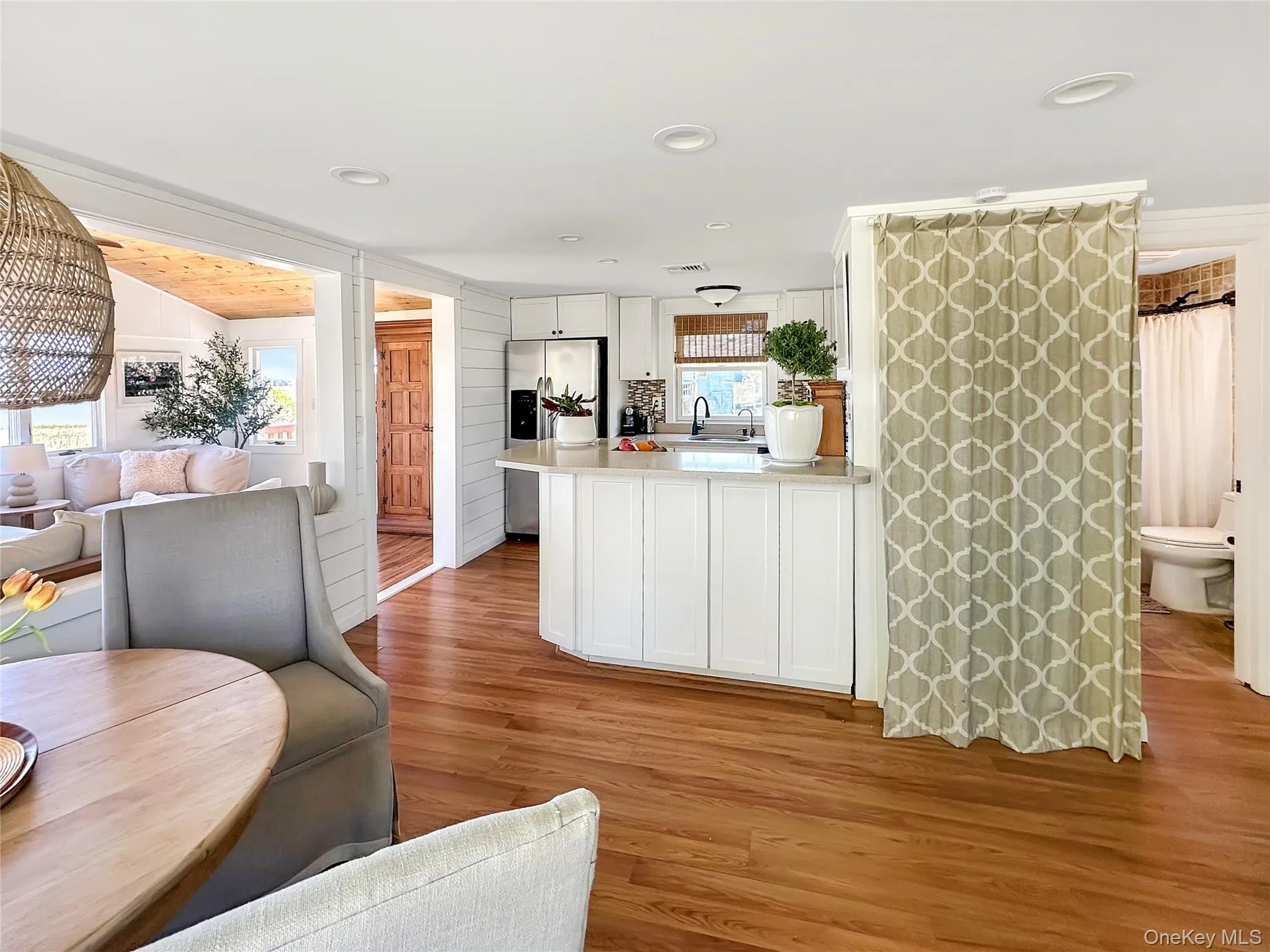 57 Nash Avenue, Southampton, NY, 2 Bedrooms Bedrooms, 5 Rooms Rooms,1 BathroomBathrooms,Residential Lease,For Rent,Nash,0,969644 57 Nash Avenue, Southampton, NY, 2 Bedrooms Bedrooms, 5 Rooms Rooms,1 BathroomBathrooms,Residential Lease,For Rent,Nash,0,969644