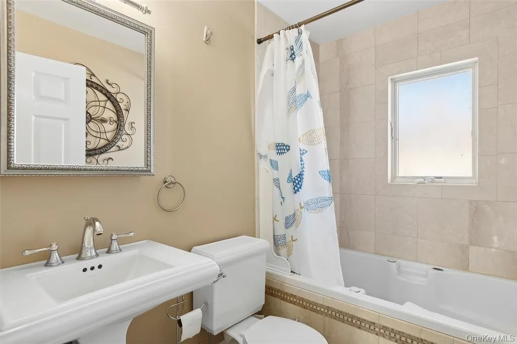 4 Quebec Road, Hempstead, NY, 4 Bedrooms Bedrooms, 8 Rooms Rooms,2 BathroomsBathrooms,Residential,For Rent,Quebec,0,969650 4 Quebec Road, Hempstead, NY, 4 Bedrooms Bedrooms, 8 Rooms Rooms,2 BathroomsBathrooms,Residential,For Rent,Quebec,0,969650