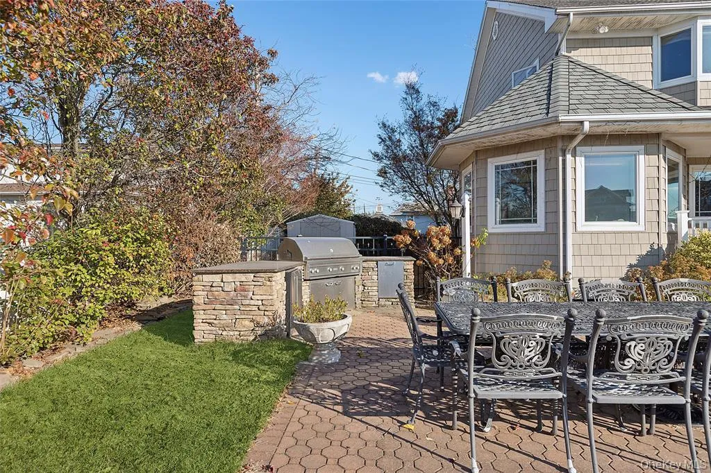 4 Quebec Road, Hempstead, NY, 4 Bedrooms Bedrooms, 8 Rooms Rooms,2 BathroomsBathrooms,Residential,For Rent,Quebec,0,969650 4 Quebec Road, Hempstead, NY, 4 Bedrooms Bedrooms, 8 Rooms Rooms,2 BathroomsBathrooms,Residential,For Rent,Quebec,0,969650