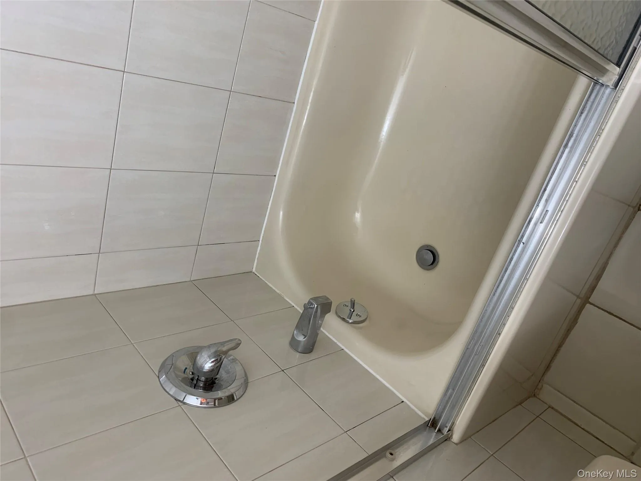 8417 Lander Street, New York, NY, 1 Bedroom Bedrooms, 3 Rooms Rooms,1 BathroomBathrooms,Residential Lease,For Rent,Lander,0,969667 8417 Lander Street, New York, NY, 1 Bedroom Bedrooms, 3 Rooms Rooms,1 BathroomBathrooms,Residential Lease,For Rent,Lander,0,969667