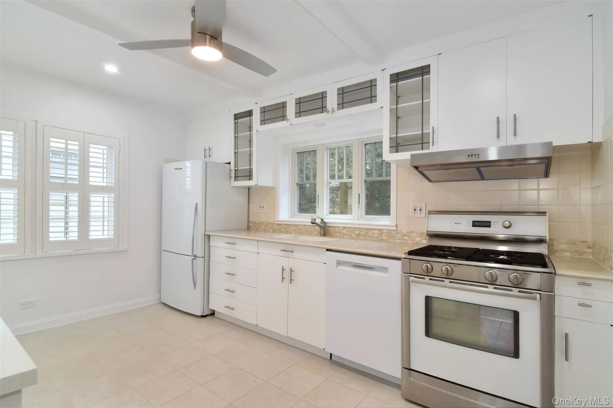 Recently renovated Eat in kitchen with new fan and recessed lighting. Bosch appliances Recently renovated Eat in kitchen with new fan and recessed lighting. Bosch appliances