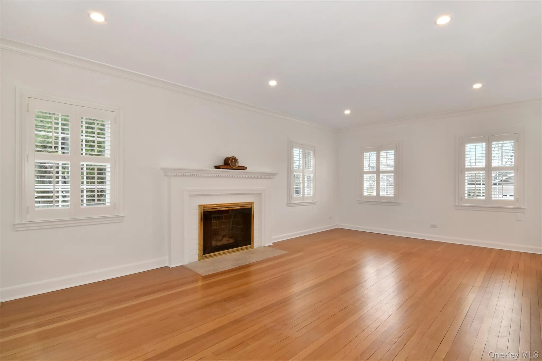 Incredible natural light and beautiful hardwood floors. Recessed lights. Incredible natural light and beautiful hardwood floors. Recessed lights.