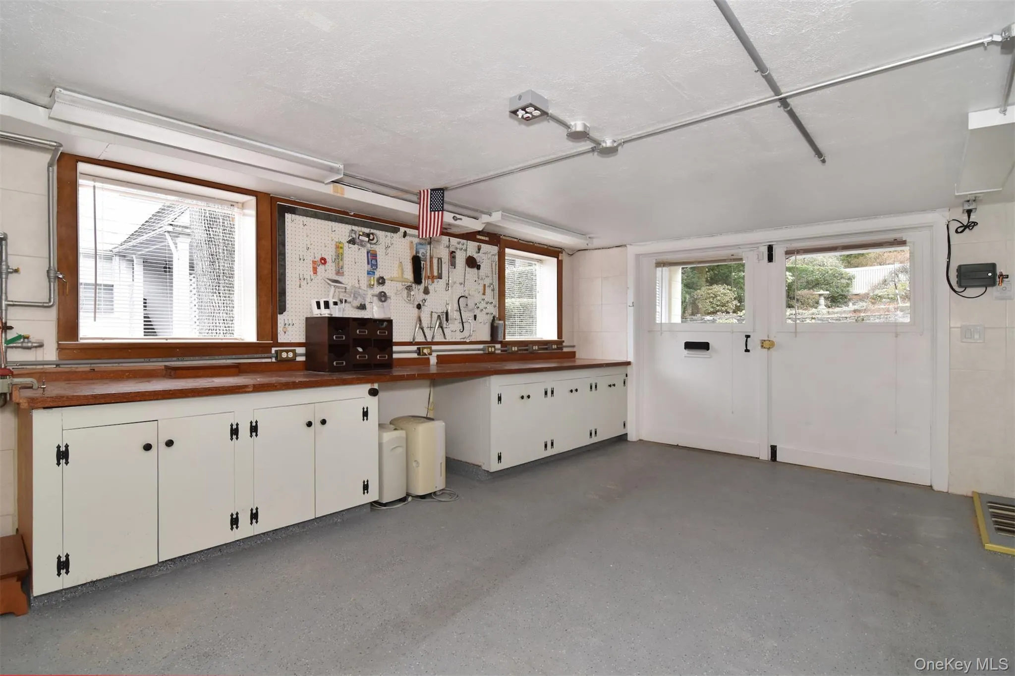 A very clean garage!!! AND storage. A very clean garage!!! AND storage.