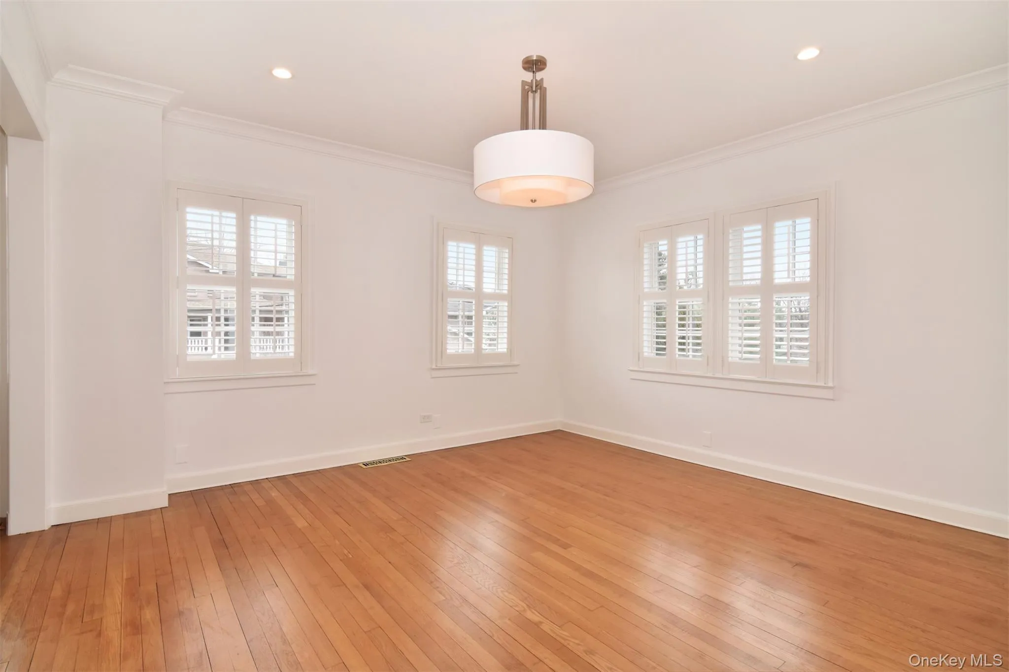 Metropolitian Feel to light fixture found in Dining Room. Metropolitian Feel to light fixture found in Dining Room.