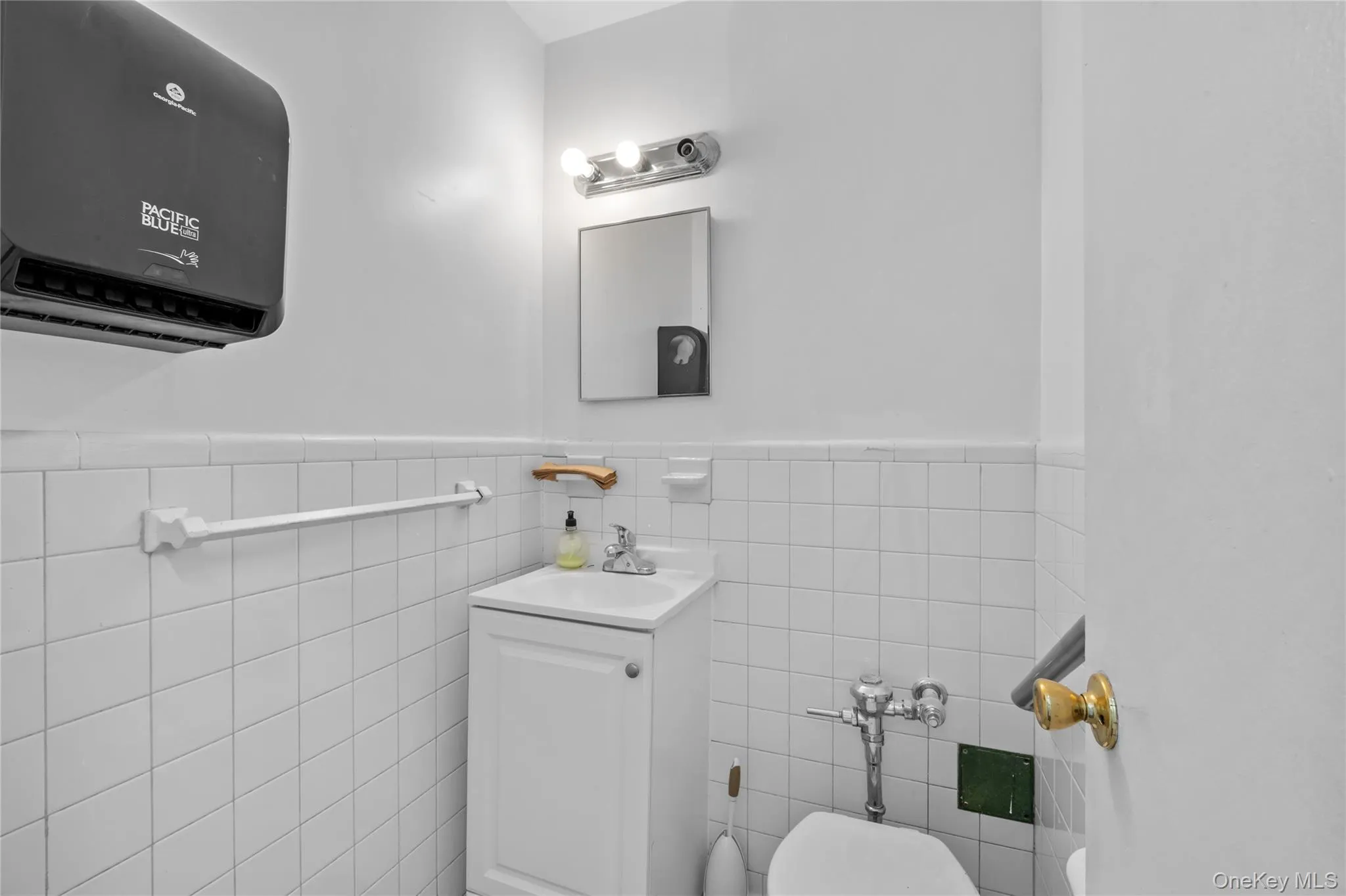 15611 Aguilar Avenue, New York, NY, ,Commercial Lease,For Rent,Aguilar,0,969686 15611 Aguilar Avenue, New York, NY, ,Commercial Lease,For Rent,Aguilar,0,969686