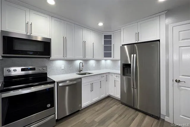 30 Westgate Drive, Islip, NY, 1 Bedroom Bedrooms, 4 Rooms Rooms,1 BathroomBathrooms,Residential Lease,For Rent,Westgate,0,969697 30 Westgate Drive, Islip, NY, 1 Bedroom Bedrooms, 4 Rooms Rooms,1 BathroomBathrooms,Residential Lease,For Rent,Westgate,0,969697