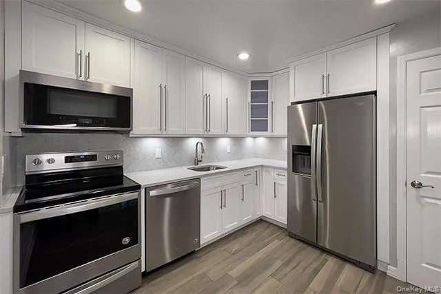 30 Westgate Drive, Islip, NY, 1 Bedroom Bedrooms, 4 Rooms Rooms,1 BathroomBathrooms,Residential Lease,For Rent,Westgate,0,969697 30 Westgate Drive, Islip, NY, 1 Bedroom Bedrooms, 4 Rooms Rooms,1 BathroomBathrooms,Residential Lease,For Rent,Westgate,0,969697