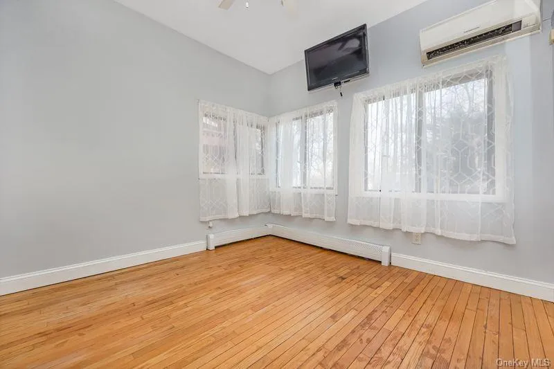 356 Oakleigh Avenue, Riverhead, NY, 3 Bedrooms Bedrooms, 7 Rooms Rooms,2 BathroomsBathrooms,Residential,For Rent,Oakleigh,0,969723 356 Oakleigh Avenue, Riverhead, NY, 3 Bedrooms Bedrooms, 7 Rooms Rooms,2 BathroomsBathrooms,Residential,For Rent,Oakleigh,0,969723