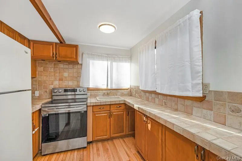 356 Oakleigh Avenue, Riverhead, NY, 3 Bedrooms Bedrooms, 7 Rooms Rooms,2 BathroomsBathrooms,Residential,For Rent,Oakleigh,0,969723 356 Oakleigh Avenue, Riverhead, NY, 3 Bedrooms Bedrooms, 7 Rooms Rooms,2 BathroomsBathrooms,Residential,For Rent,Oakleigh,0,969723