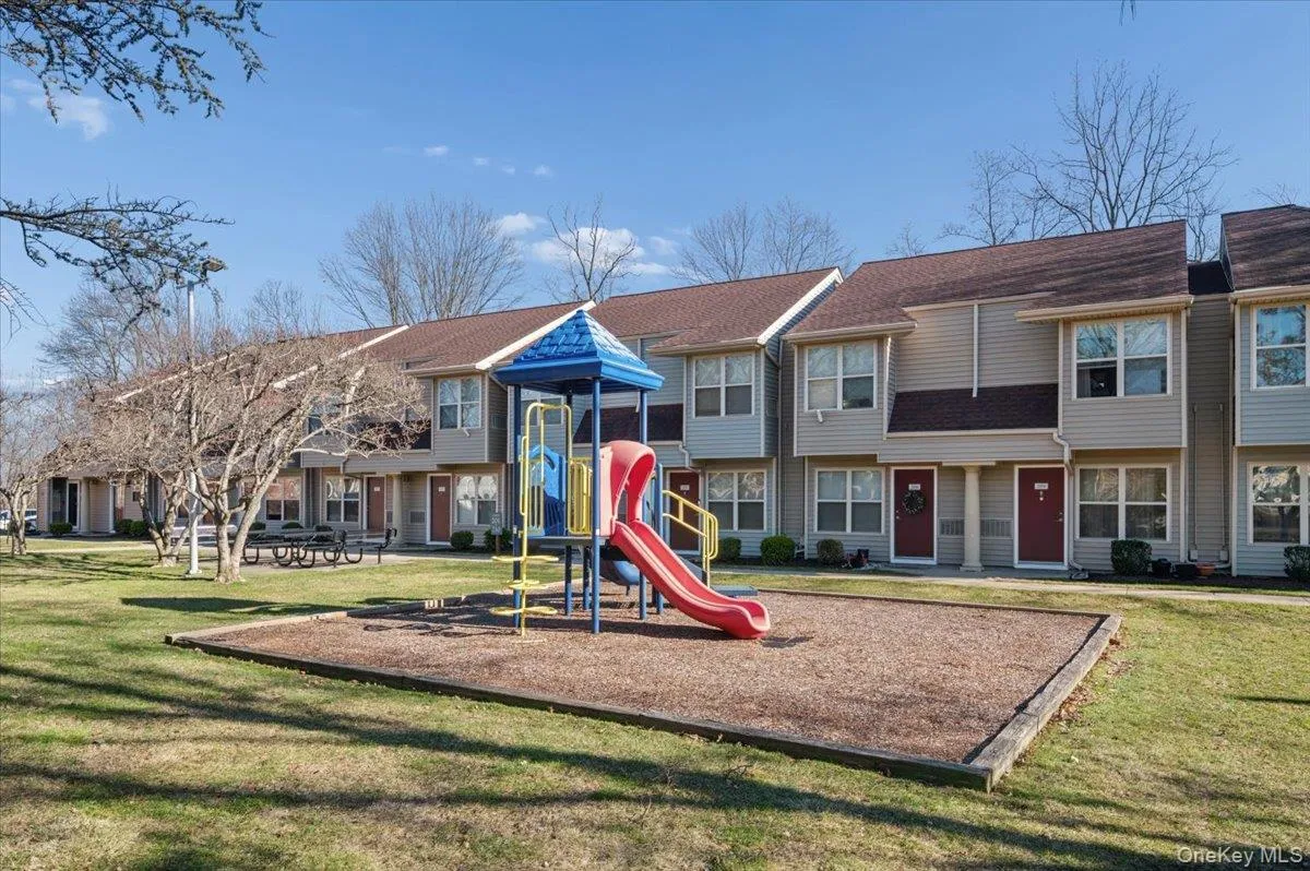 501 Maplewood Gardens, Clarkstown, NY, 3 Bedrooms Bedrooms, 8 Rooms Rooms,1 BathroomBathrooms,Residential Lease,For Rent,Maplewood Gardens,0,969728 501 Maplewood Gardens, Clarkstown, NY, 3 Bedrooms Bedrooms, 8 Rooms Rooms,1 BathroomBathrooms,Residential Lease,For Rent,Maplewood Gardens,0,969728
