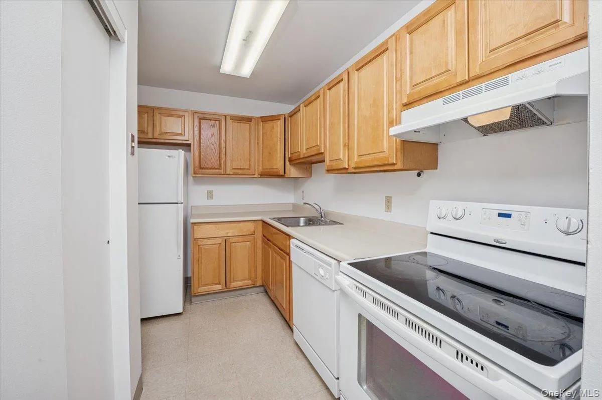 501 Maplewood Gardens, Clarkstown, NY, 3 Bedrooms Bedrooms, 8 Rooms Rooms,1 BathroomBathrooms,Residential Lease,For Rent,Maplewood Gardens,0,969728 501 Maplewood Gardens, Clarkstown, NY, 3 Bedrooms Bedrooms, 8 Rooms Rooms,1 BathroomBathrooms,Residential Lease,For Rent,Maplewood Gardens,0,969728