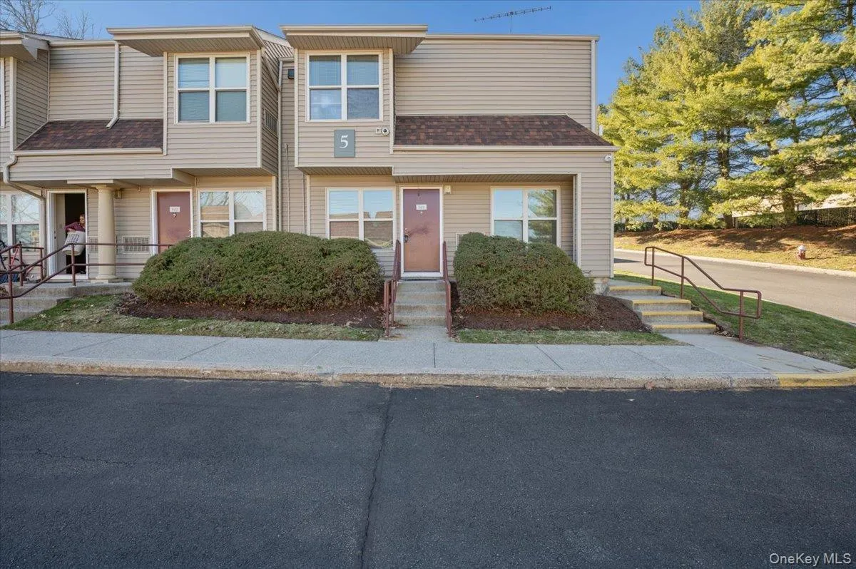 501 Maplewood Gardens, Clarkstown, NY, 3 Bedrooms Bedrooms, 8 Rooms Rooms,1 BathroomBathrooms,Residential Lease,For Rent,Maplewood Gardens,0,969728 501 Maplewood Gardens, Clarkstown, NY, 3 Bedrooms Bedrooms, 8 Rooms Rooms,1 BathroomBathrooms,Residential Lease,For Rent,Maplewood Gardens,0,969728