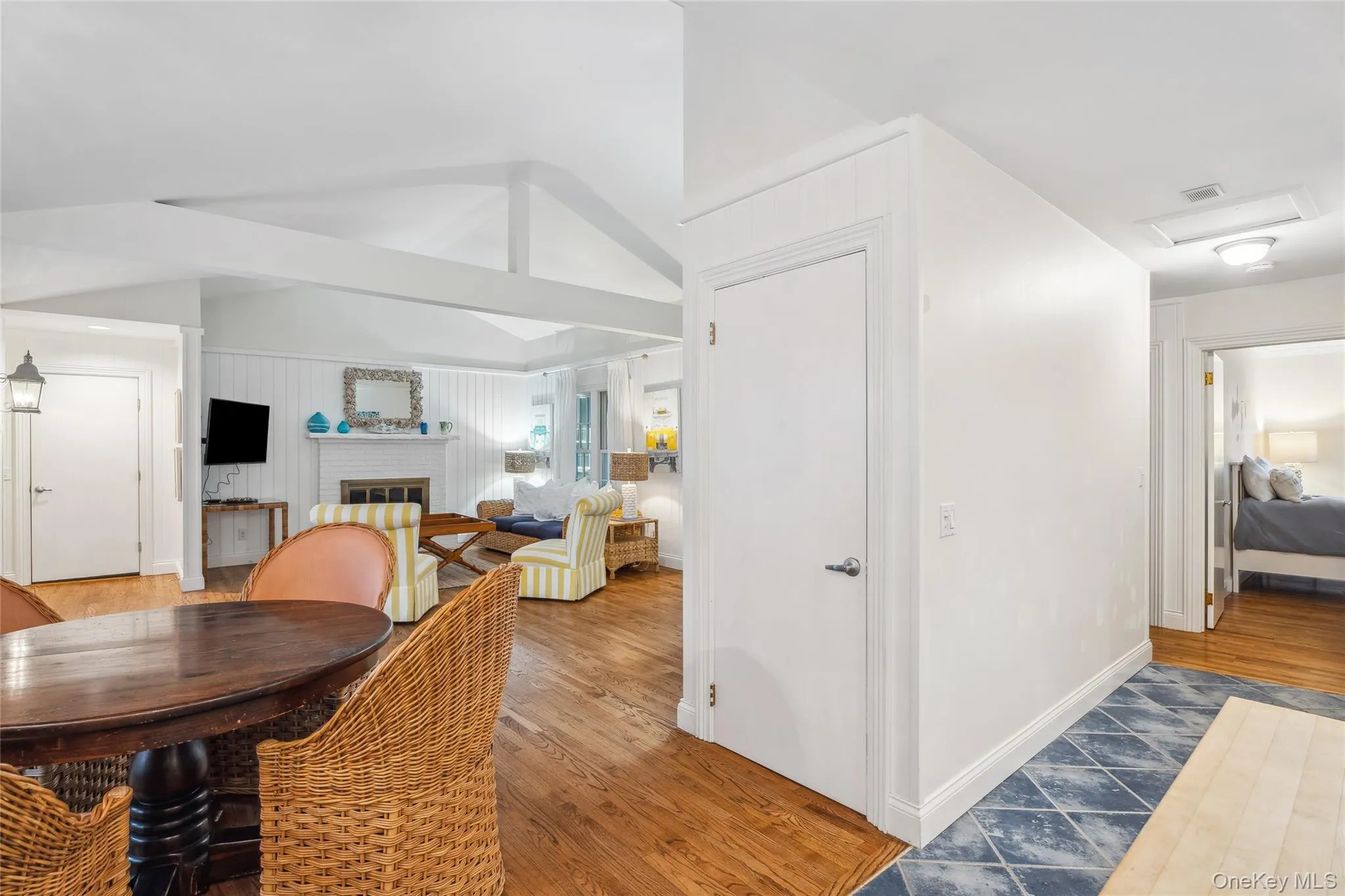 73 Beach Road, Southampton, NY, 3 Bedrooms Bedrooms, 5 Rooms Rooms,2 BathroomsBathrooms,Residential Lease,For Rent,Beach,0,969750 73 Beach Road, Southampton, NY, 3 Bedrooms Bedrooms, 5 Rooms Rooms,2 BathroomsBathrooms,Residential Lease,For Rent,Beach,0,969750