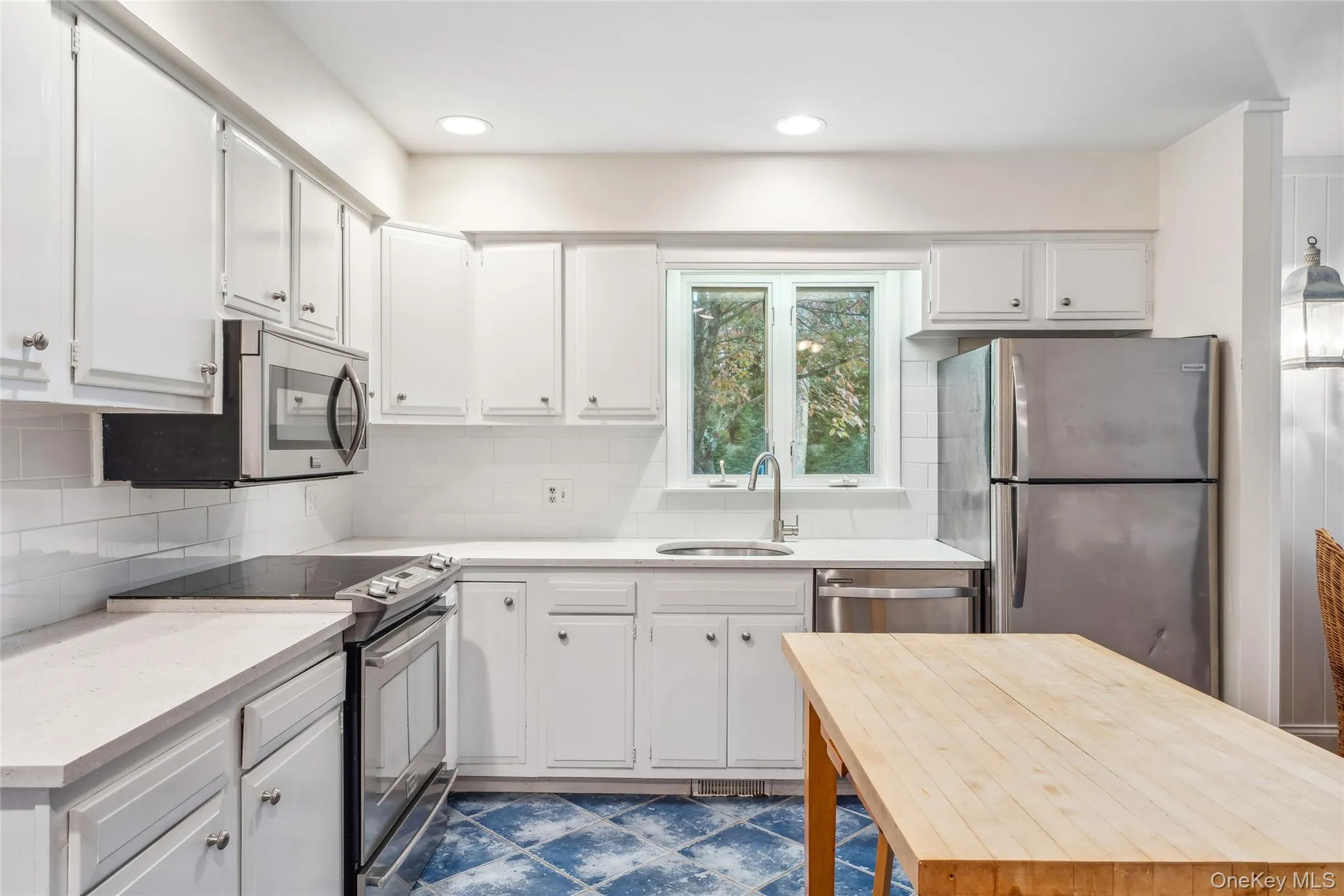 73 Beach Road, Southampton, NY, 3 Bedrooms Bedrooms, 5 Rooms Rooms,2 BathroomsBathrooms,Residential Lease,For Rent,Beach,0,969750 73 Beach Road, Southampton, NY, 3 Bedrooms Bedrooms, 5 Rooms Rooms,2 BathroomsBathrooms,Residential Lease,For Rent,Beach,0,969750