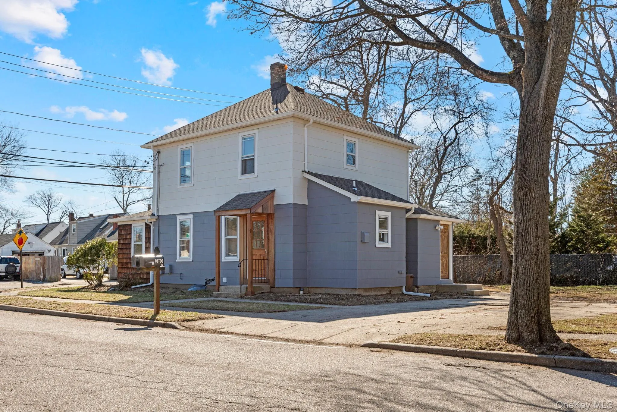 Separate Driveway off 5th for upstairs tenant Separate Driveway off 5th for upstairs tenant