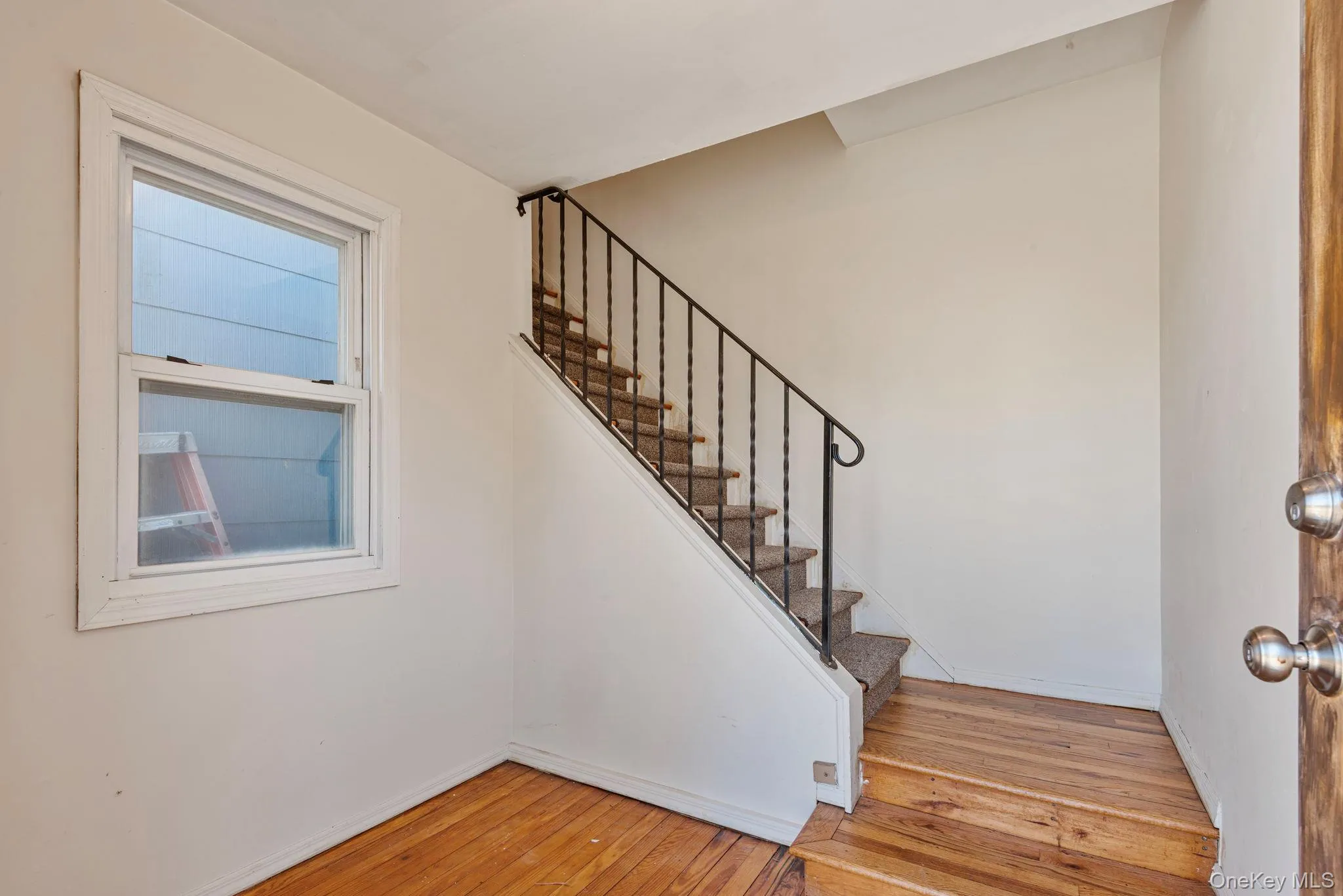 Entry Foyer (washer & Dryer will be installed) Entry Foyer (washer & Dryer will be installed)