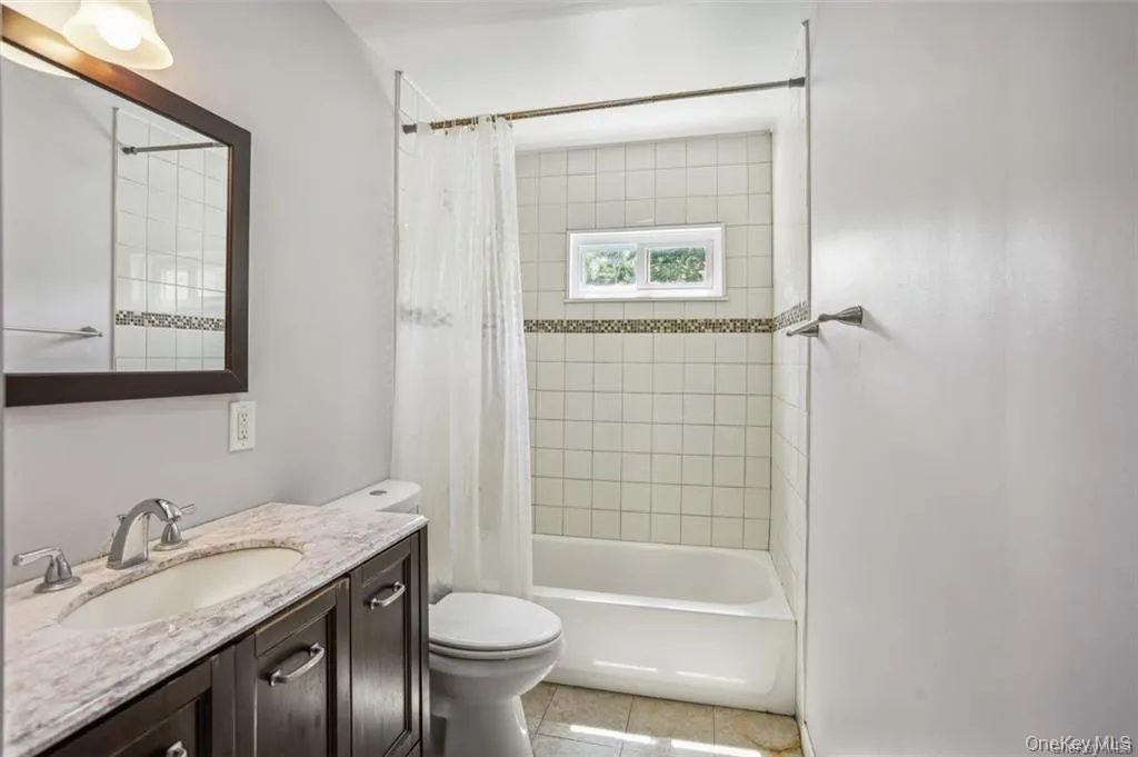 Main Bathroom #1 Main Bathroom #1