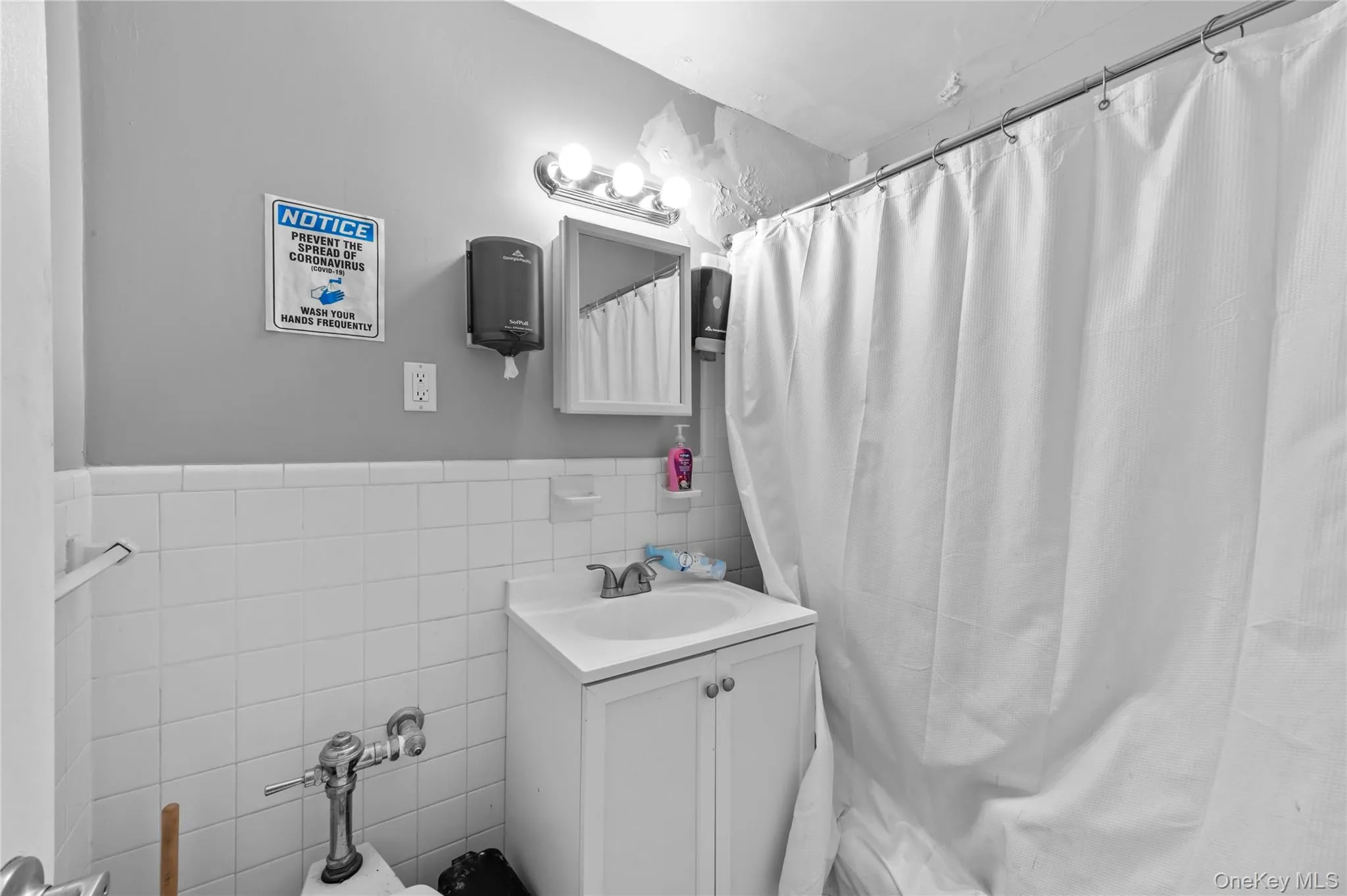 7150 Parsons Boulevard, New York, NY, ,Commercial Lease,For Rent,Parsons,0,969818 7150 Parsons Boulevard, New York, NY, ,Commercial Lease,For Rent,Parsons,0,969818