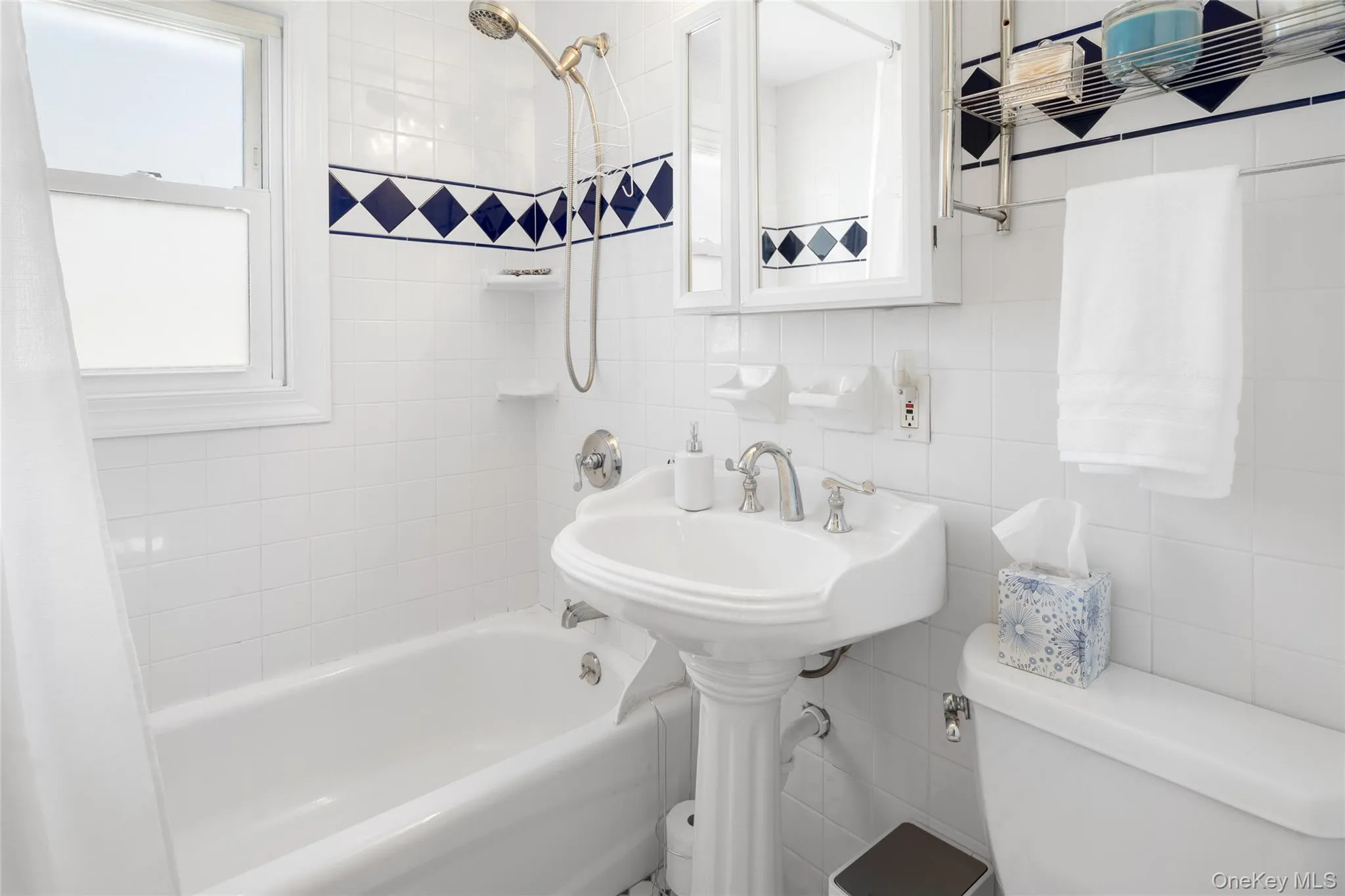 27 Summit Boulevard, Southampton, NY, 4 Bedrooms Bedrooms, 7 Rooms Rooms,2 BathroomsBathrooms,Residential Lease,For Rent,Summit,0,969837 27 Summit Boulevard, Southampton, NY, 4 Bedrooms Bedrooms, 7 Rooms Rooms,2 BathroomsBathrooms,Residential Lease,For Rent,Summit,0,969837