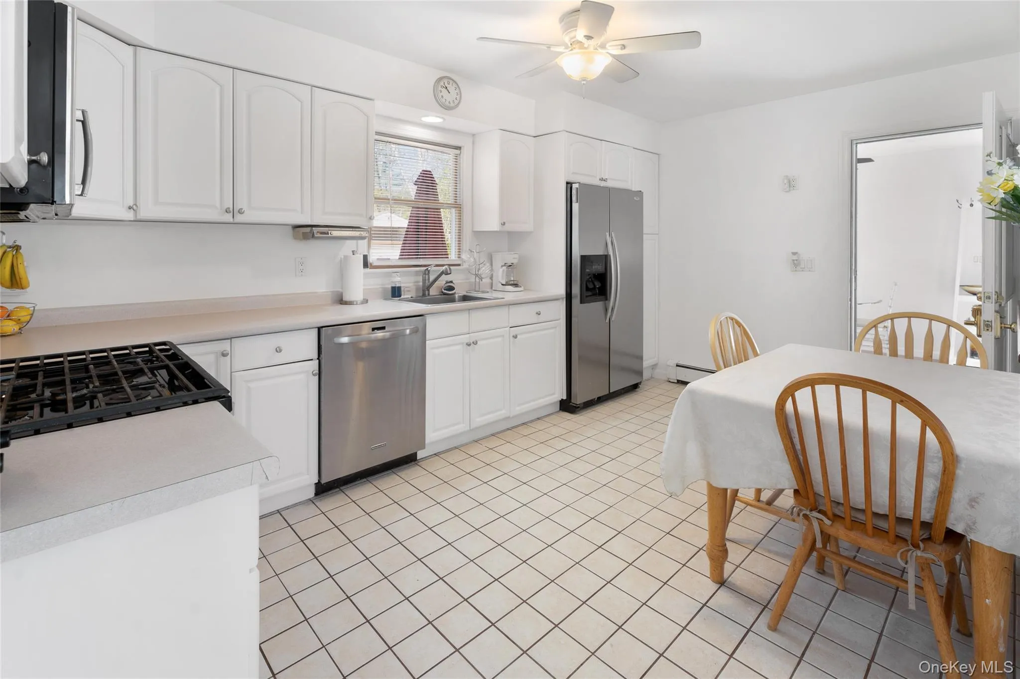 27 Summit Boulevard, Southampton, NY, 4 Bedrooms Bedrooms, 7 Rooms Rooms,2 BathroomsBathrooms,Residential Lease,For Rent,Summit,0,969837 27 Summit Boulevard, Southampton, NY, 4 Bedrooms Bedrooms, 7 Rooms Rooms,2 BathroomsBathrooms,Residential Lease,For Rent,Summit,0,969837