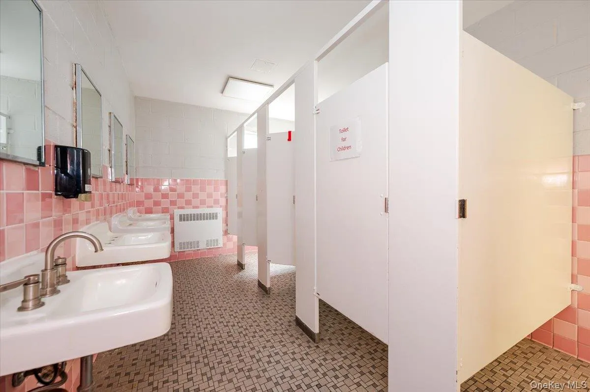 90 Henry Street, Hempstead, NY, ,Commercial Lease,For Rent,Henry Street,0,969857 90 Henry Street, Hempstead, NY, ,Commercial Lease,For Rent,Henry Street,0,969857