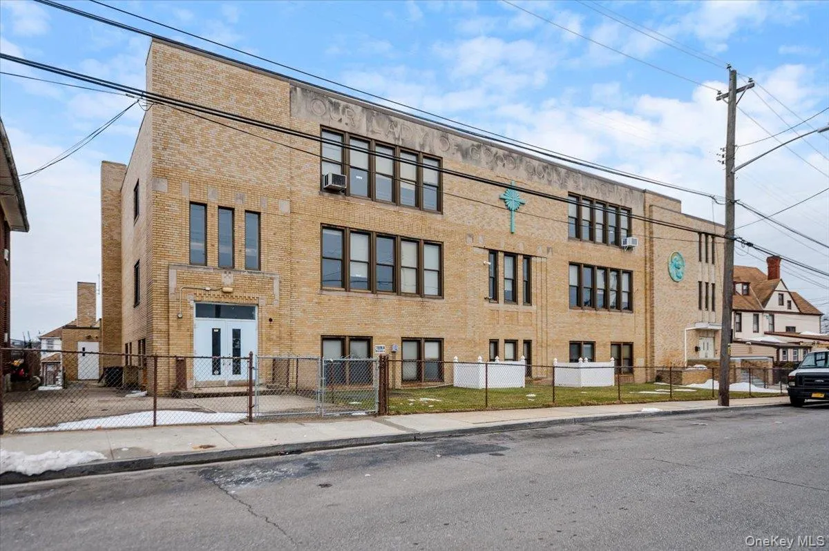 90 Henry Street, Hempstead, NY, ,Commercial Lease,For Rent,Henry Street,0,969857 90 Henry Street, Hempstead, NY, ,Commercial Lease,For Rent,Henry Street,0,969857