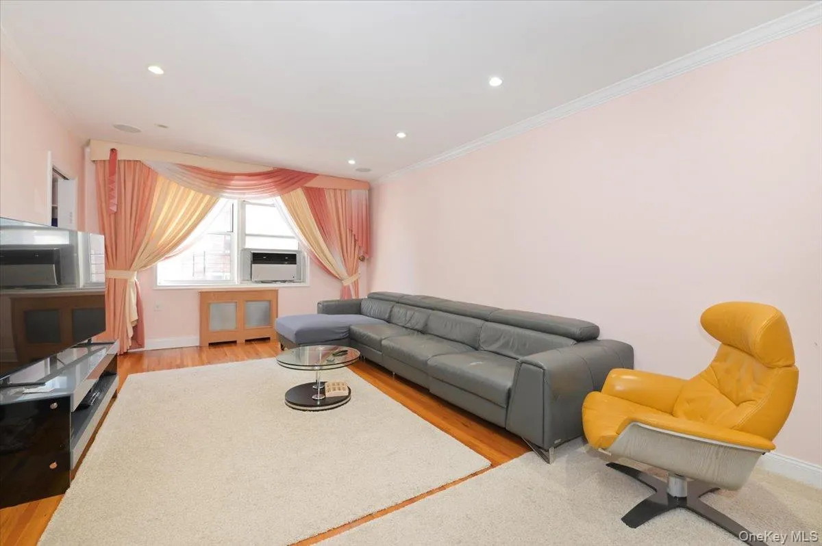 6361 99th Street, New York, NY, 2 Bedrooms Bedrooms, 4 Rooms Rooms,1 BathroomBathrooms,Residential Sale,For Rent,99th,0,969861 6361 99th Street, New York, NY, 2 Bedrooms Bedrooms, 4 Rooms Rooms,1 BathroomBathrooms,Residential Sale,For Rent,99th,0,969861