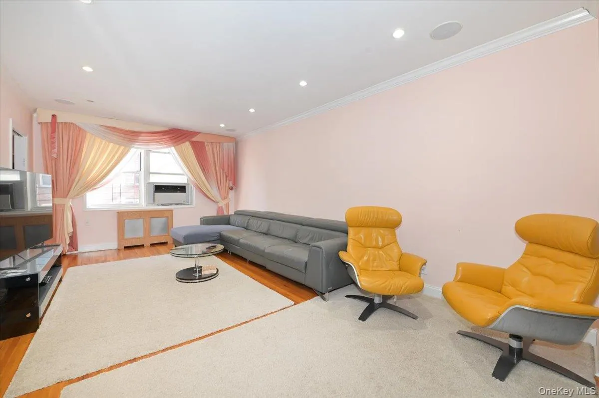 6361 99th Street, New York, NY, 2 Bedrooms Bedrooms, 4 Rooms Rooms,1 BathroomBathrooms,Residential Sale,For Rent,99th,0,969861 6361 99th Street, New York, NY, 2 Bedrooms Bedrooms, 4 Rooms Rooms,1 BathroomBathrooms,Residential Sale,For Rent,99th,0,969861